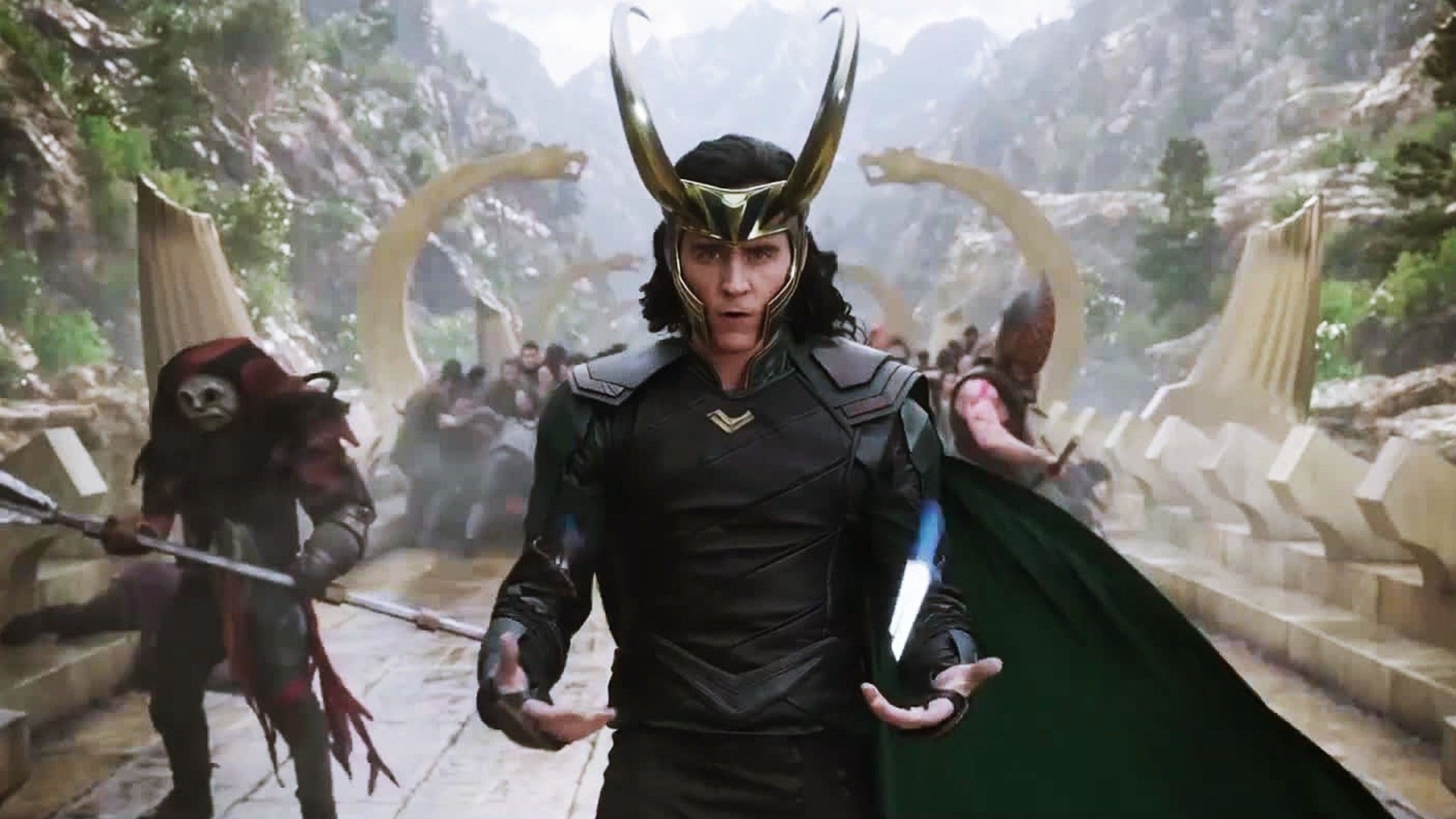 Tom Hiddleston As Loki In Thor Ragnarok Wallpaper Hiddleston As Loki In Thor Ragnarok