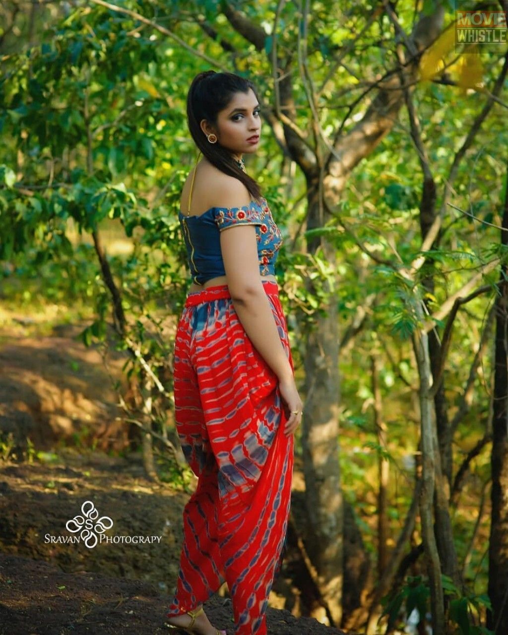 Saree Girls || beautiful girl pic || indian Saree navari saree, Nauvari  saree pose | Instagram fashion outfits, Instagram outfits, Saree poses