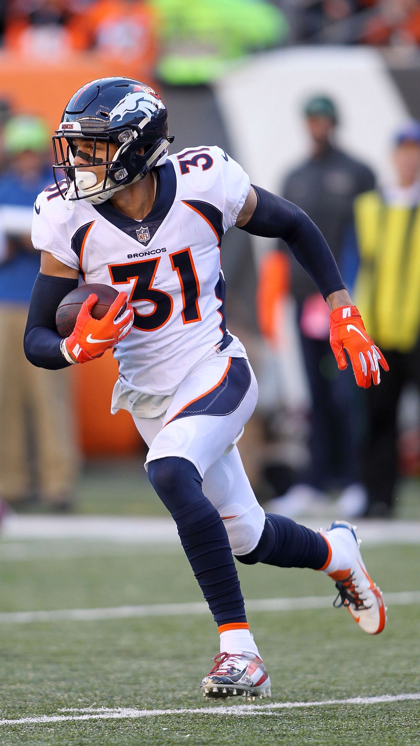 Broncos to use franchise tag on Justin Simmons