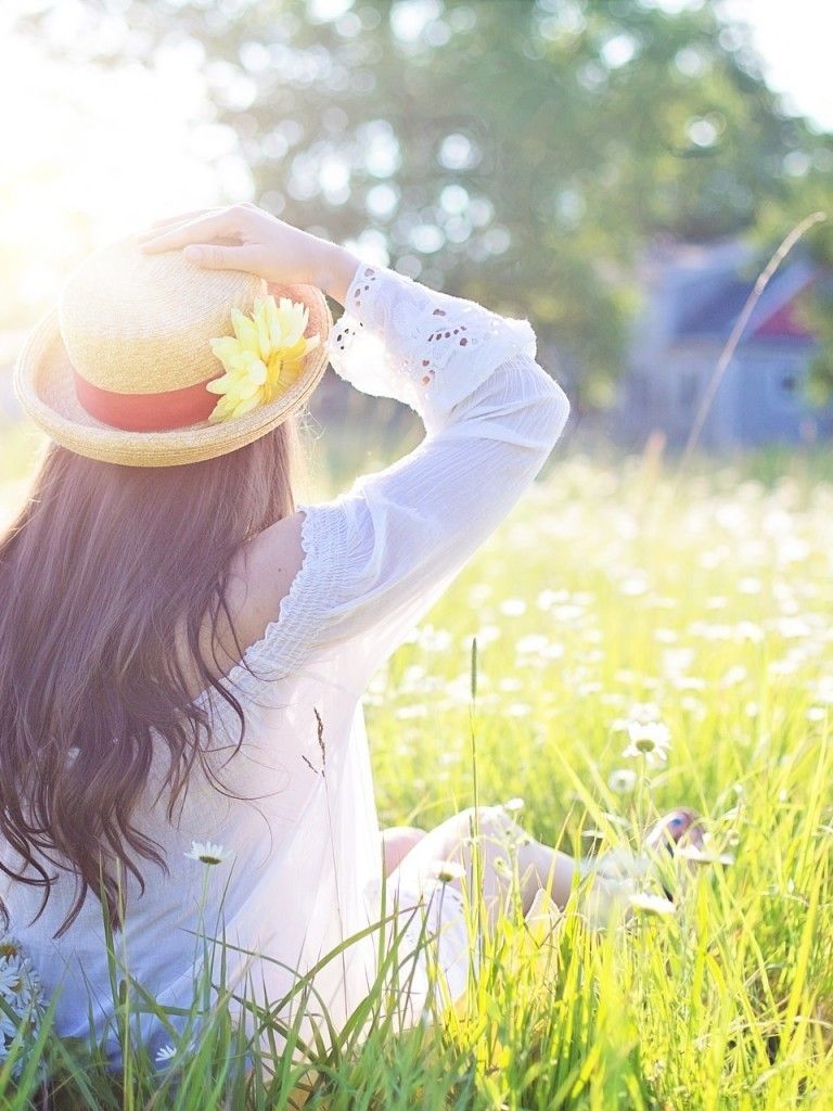 Download 768x1024 Women, Summer, Strawhat, Back View, Grass, Daisies Wallpaper for Apple iPad 1, 2, Apple iPad Mini