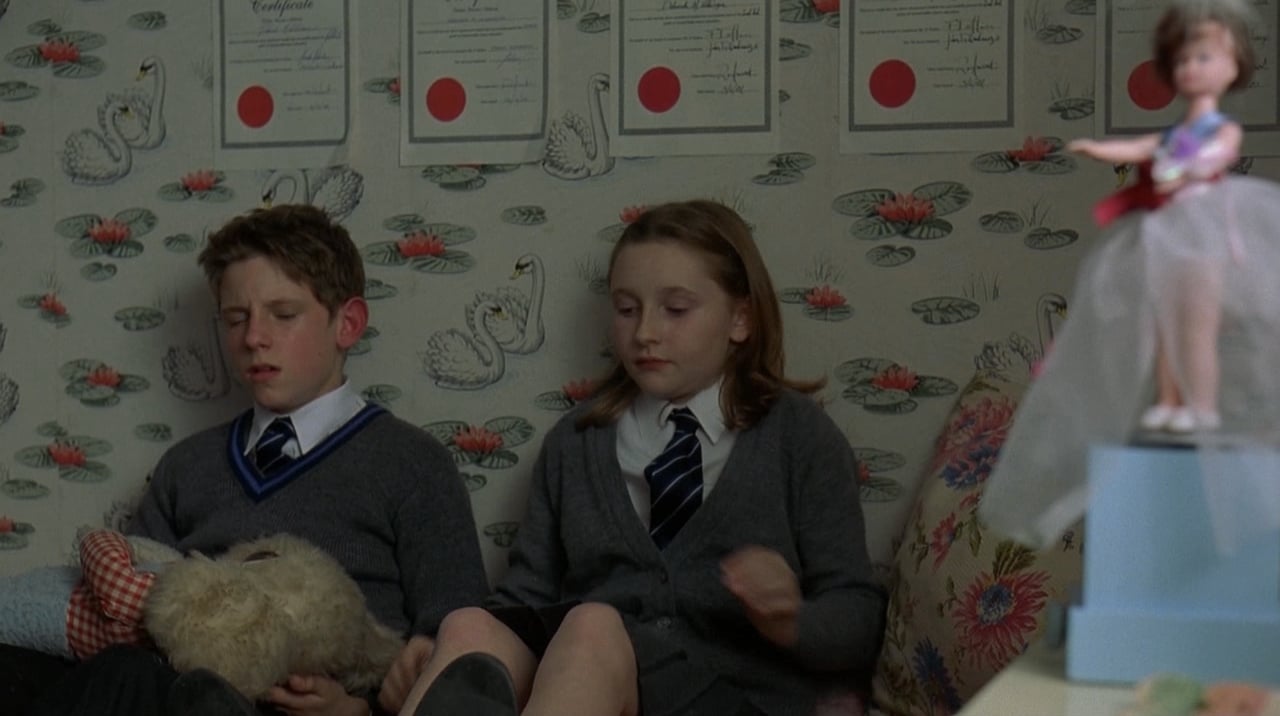 Photos of Wallpapered Rooms in Billy Elliot