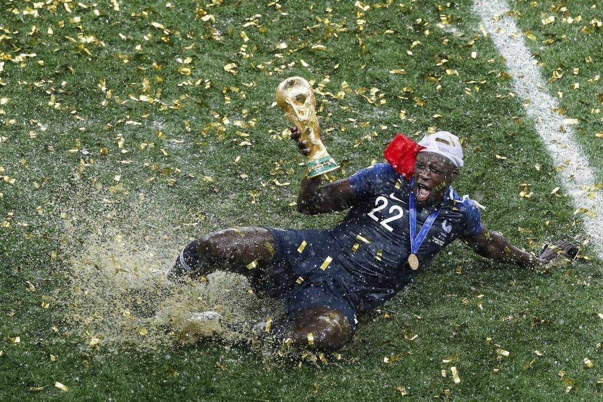 Benjamin Mendy dans une pluie d'or. Sports wallpaper, Manchester city, World cup