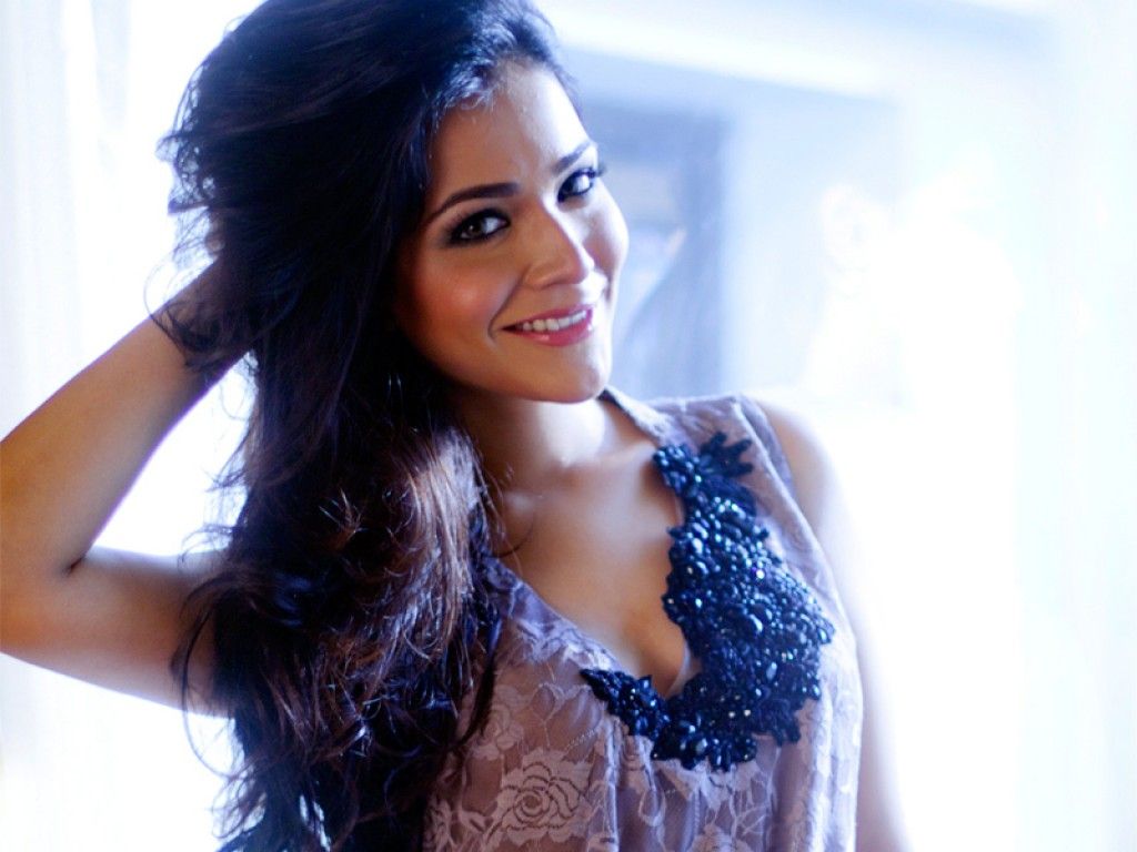 Humaima Malik In Bra