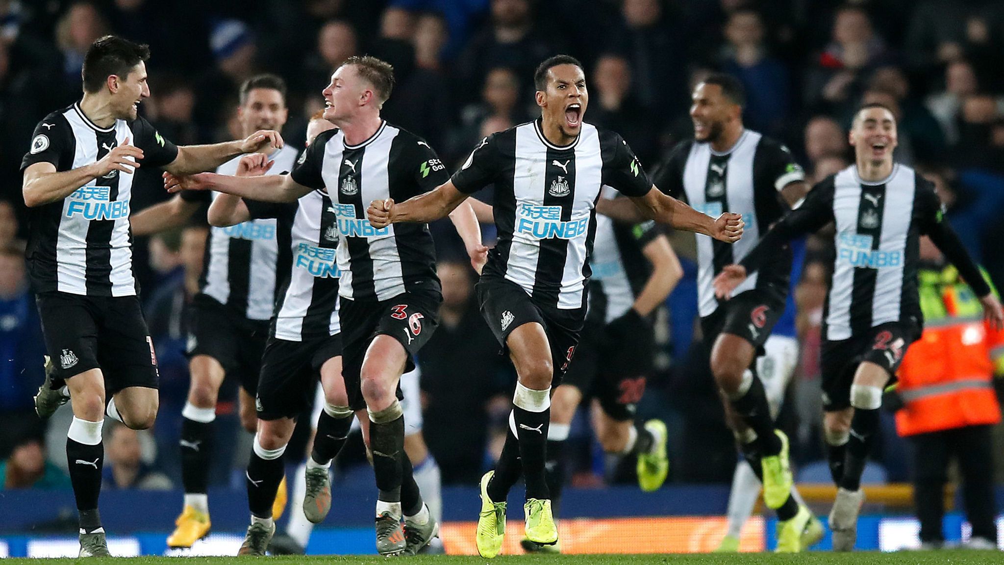 Saudi wealth fund in talks to buy Newcastle United