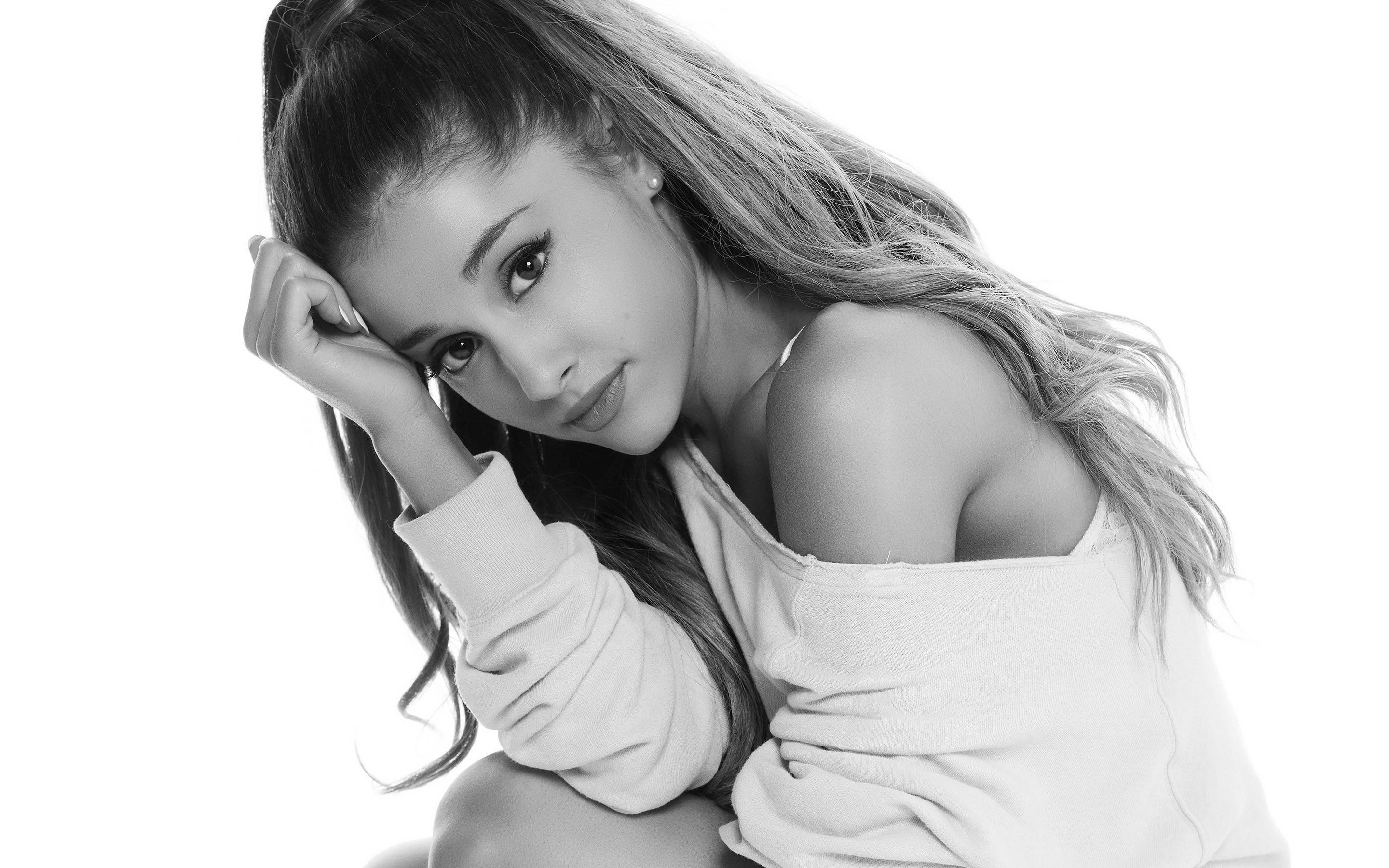 Ariana Grande Actress , Singer, Wallpaper