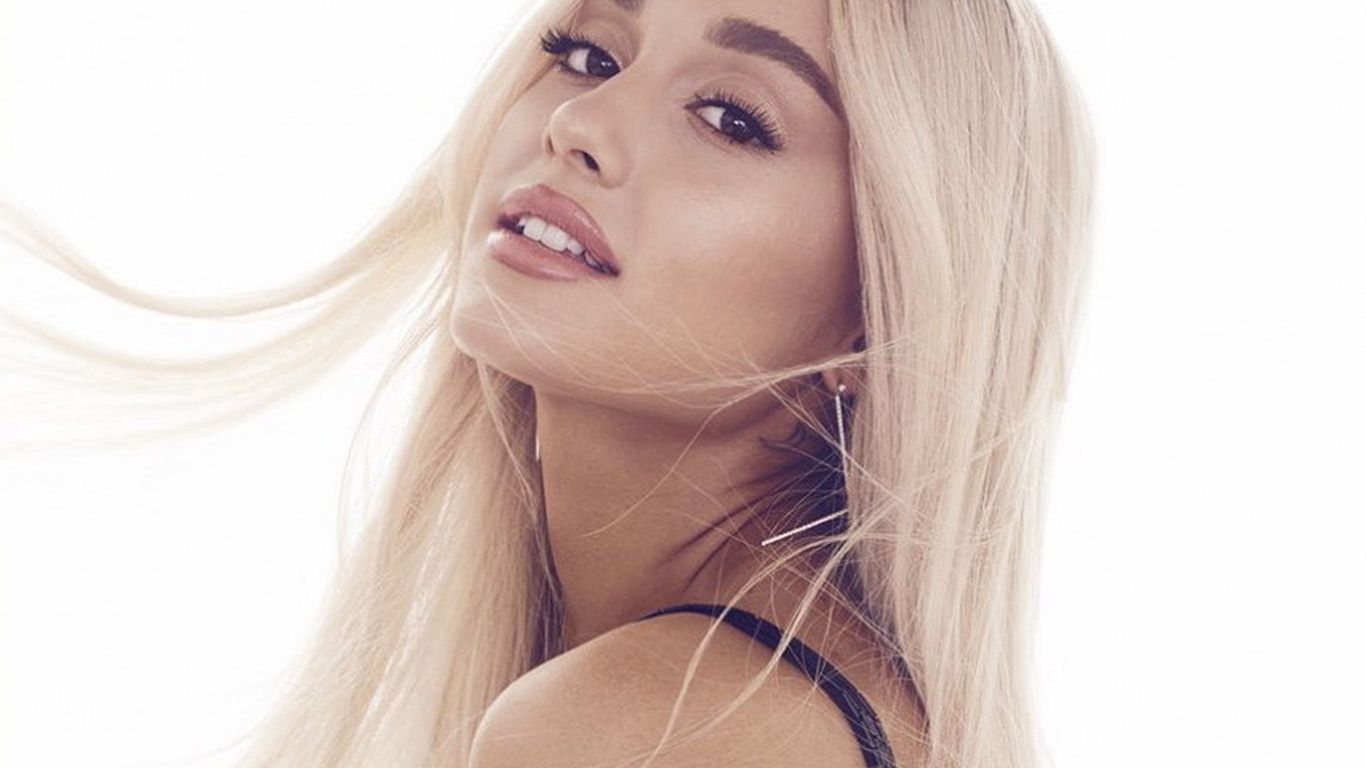 Ariana Grande Blonde Girl Music Wallpaper