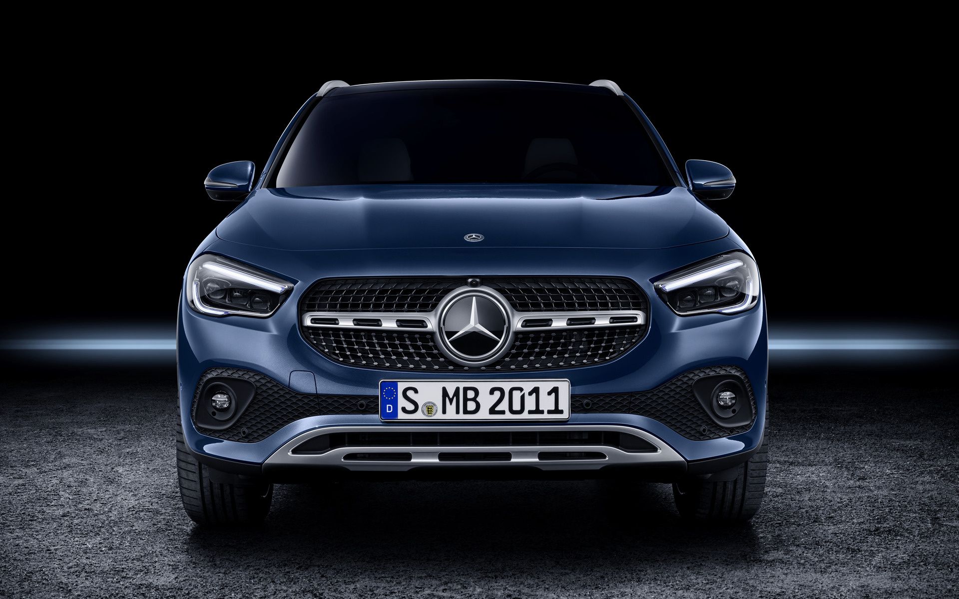 Mercedes Benz GLA Class And HD Image