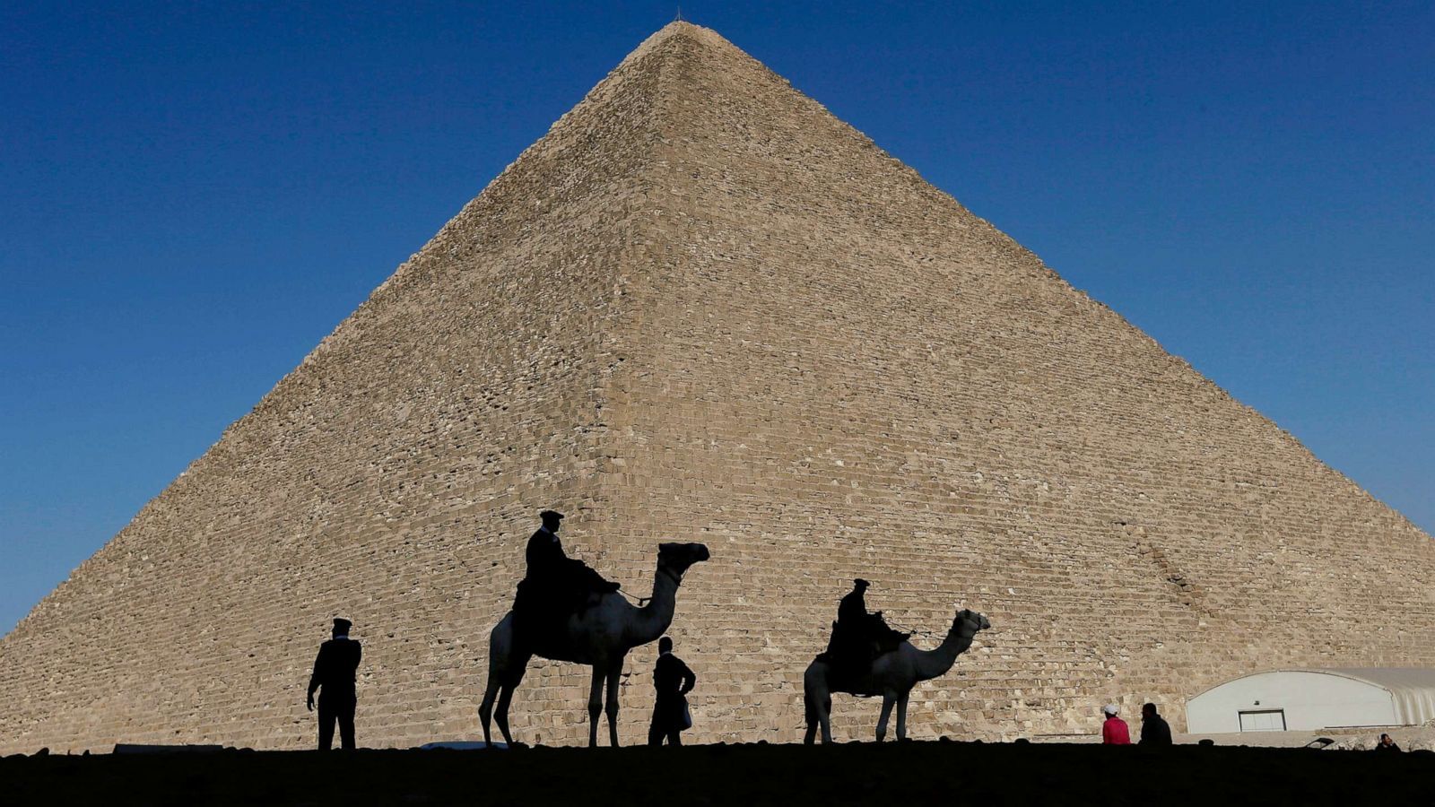 Egyptian man climbs Great Pyramid of Giza and throws stones at security