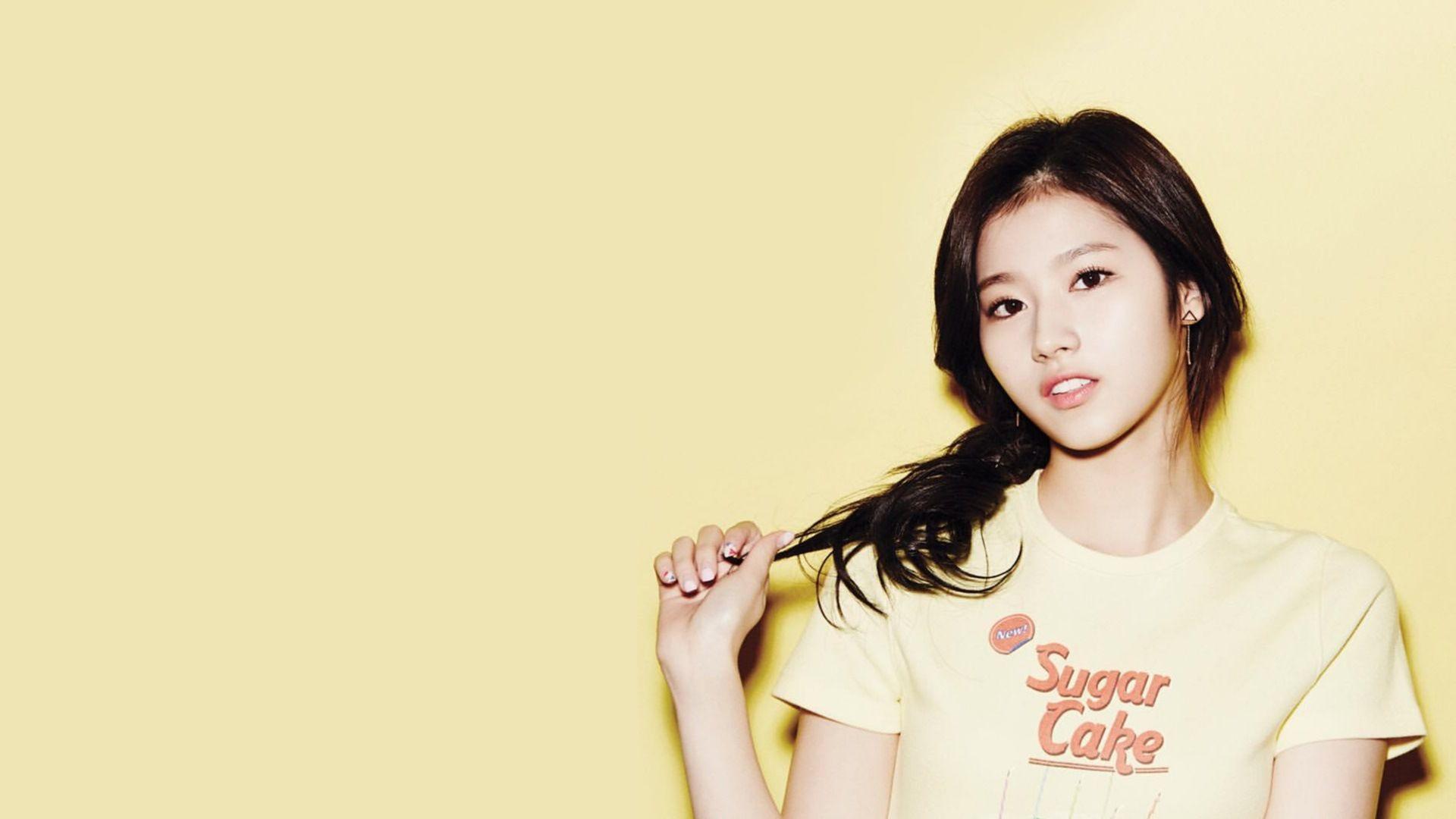 Minatozaki Sana Wallpaper Free Minatozaki Sana Background