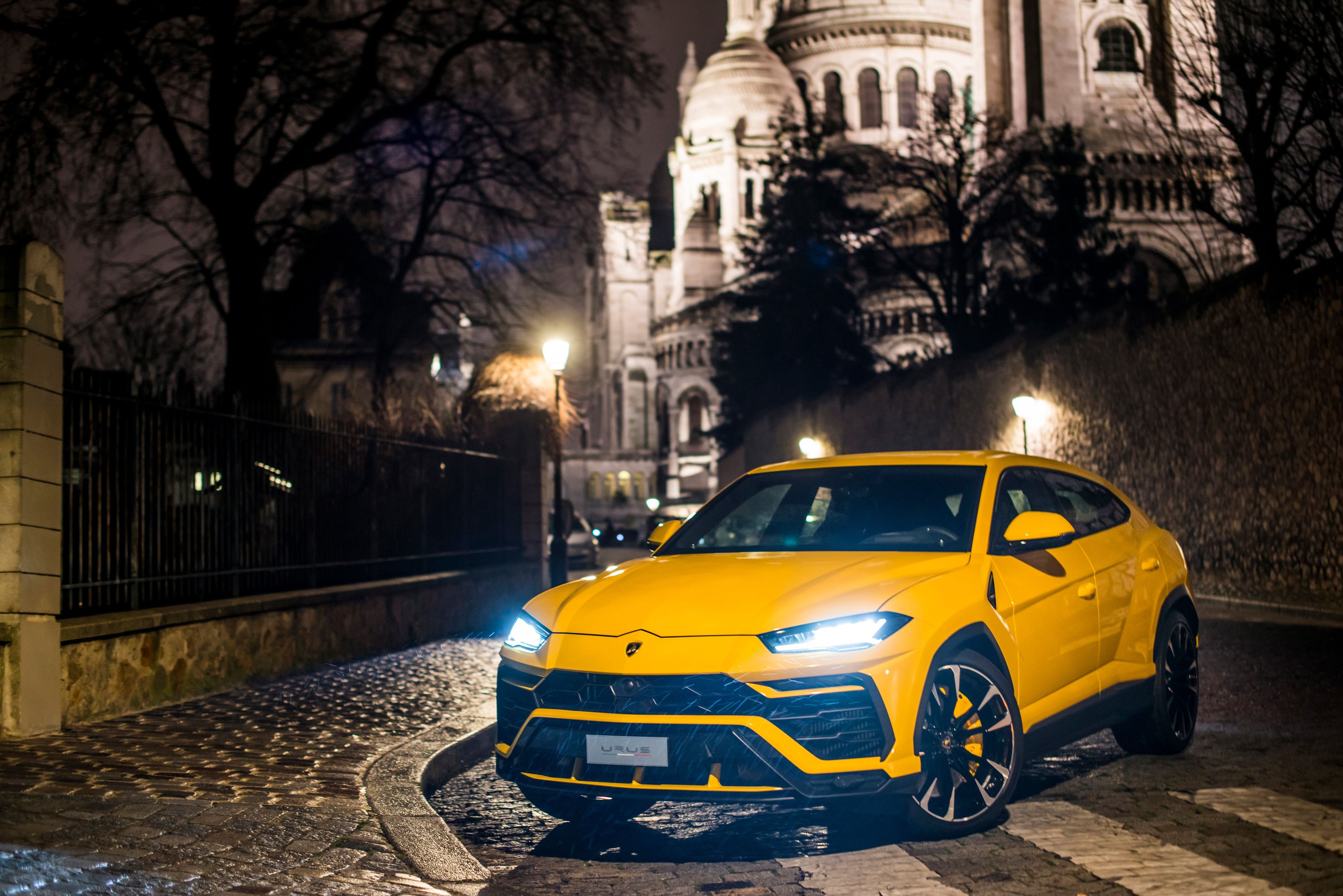Lamborghini Urus Yellow