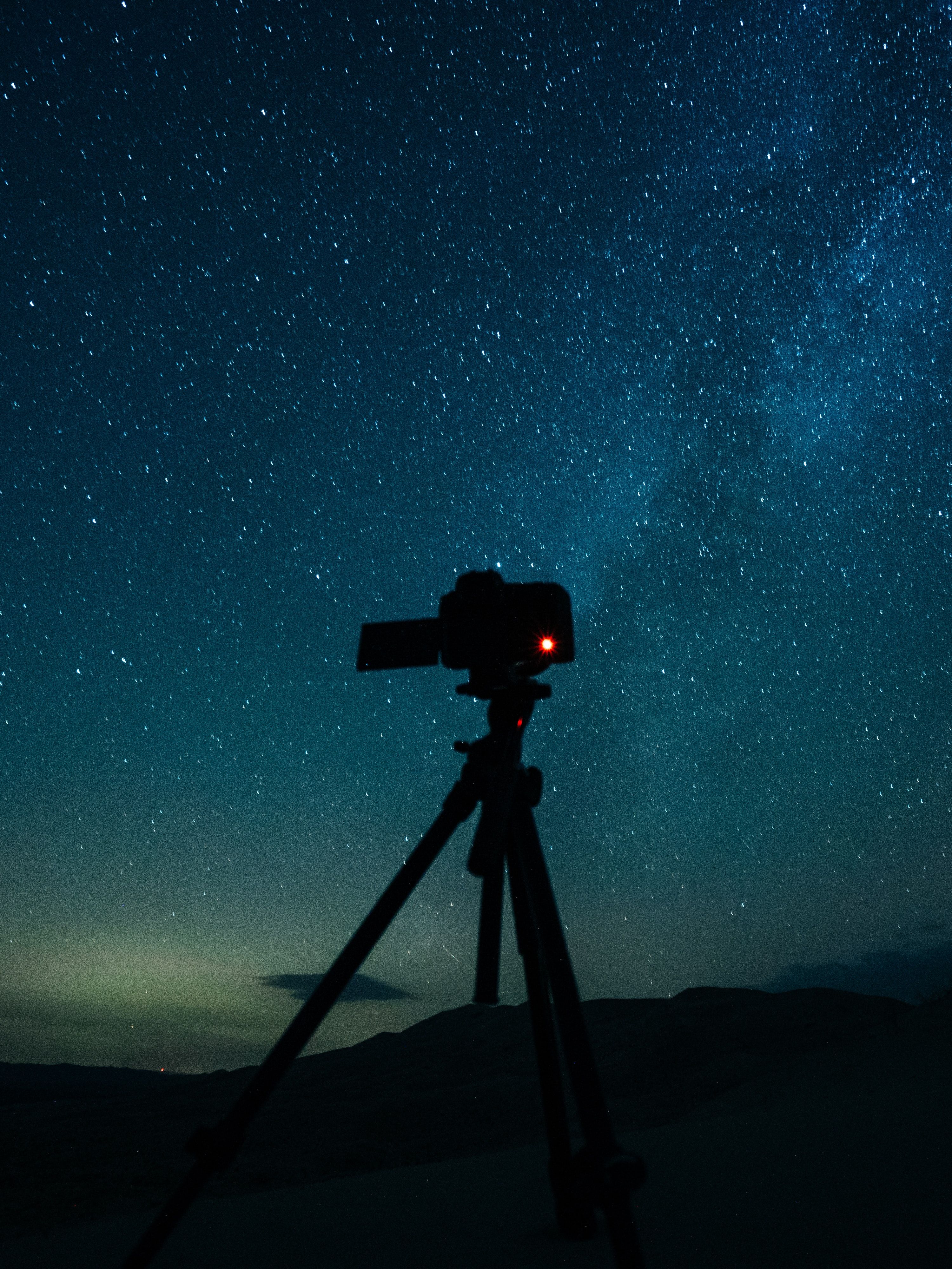 Download wallpaper 3000x4000 camera, tripod, starry sky, stars HD background