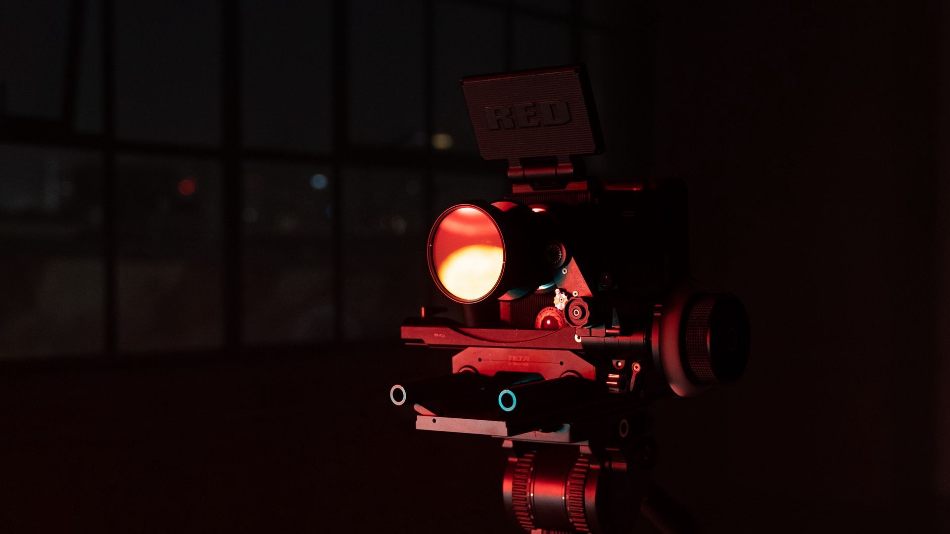 Download wallpaper 1920x1080 camera, tripod, lens, video equipment, dark full hd, hdtv, fhd, 1080p HD background