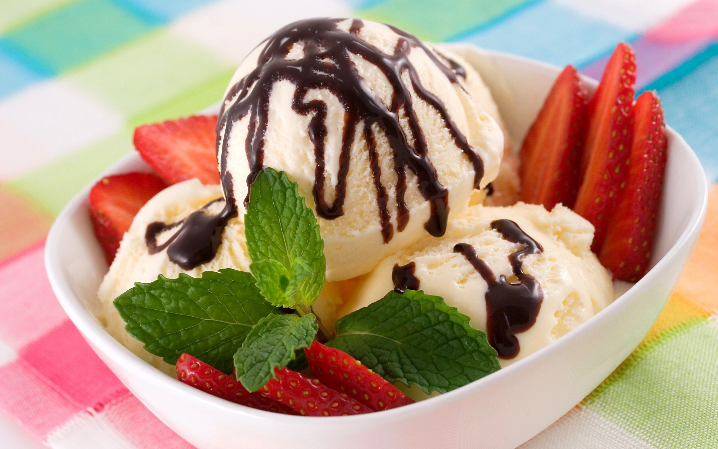Vanilla Ice Cream With Chocolate And Strawberries
