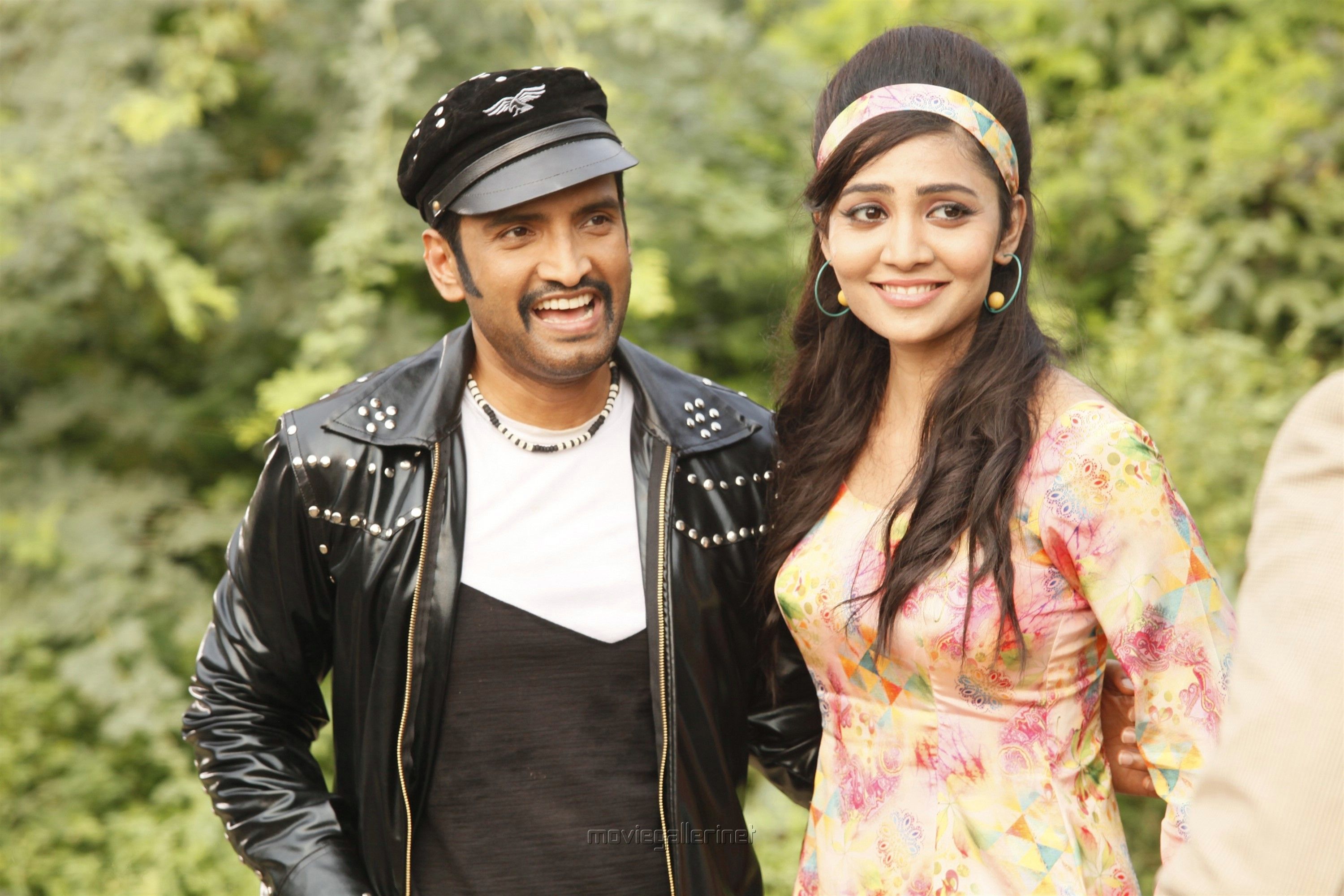 Biskoth Movie HD Image. Santhanam. Tara Alisha. Swathi Muppala. New Movie Posters