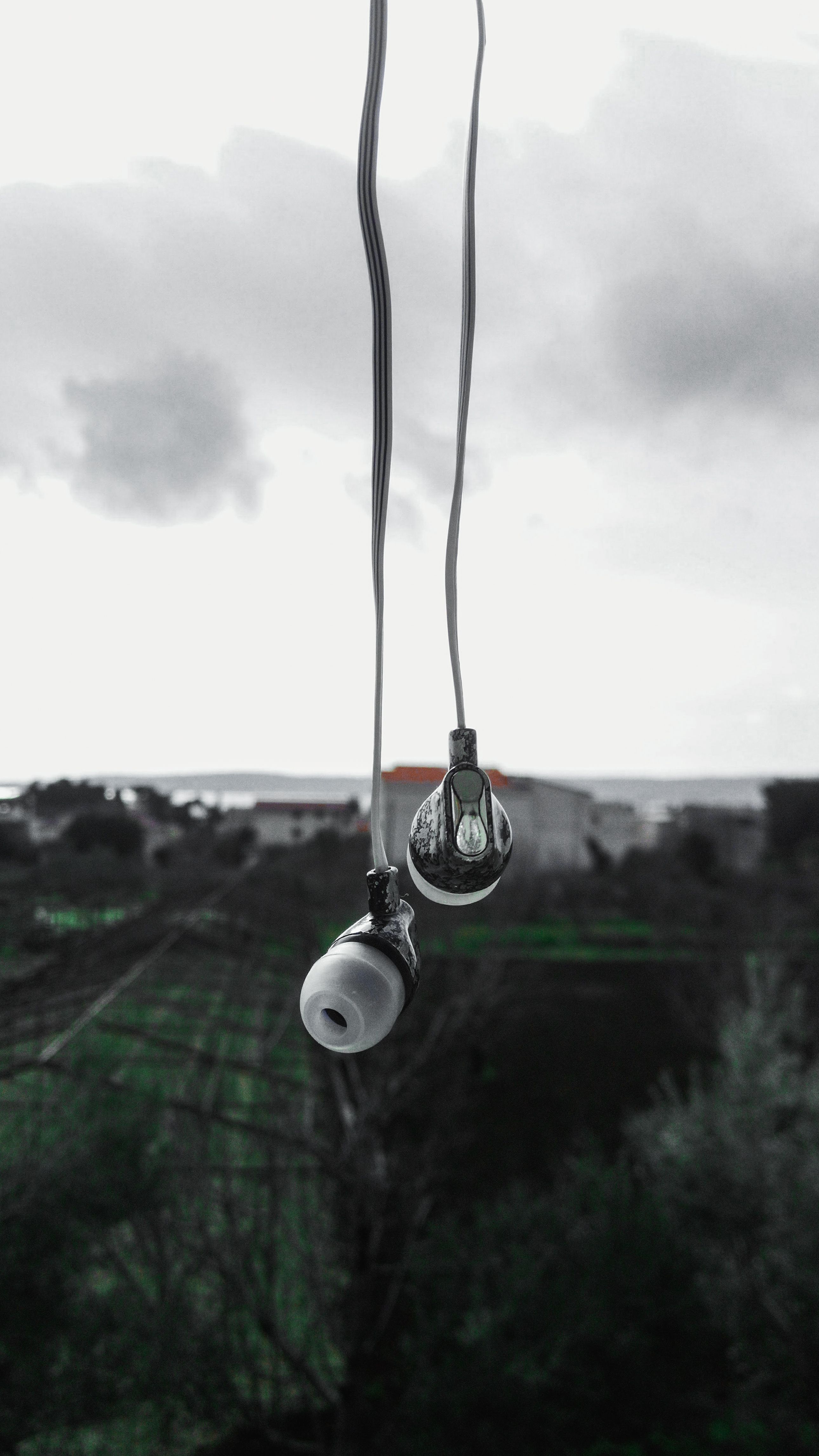 ITAP of earbuds#PHOTO #CAPTURE #NATURE #INCREDIBLE. Photography wallpaper, Dark art photography, Miniature photography