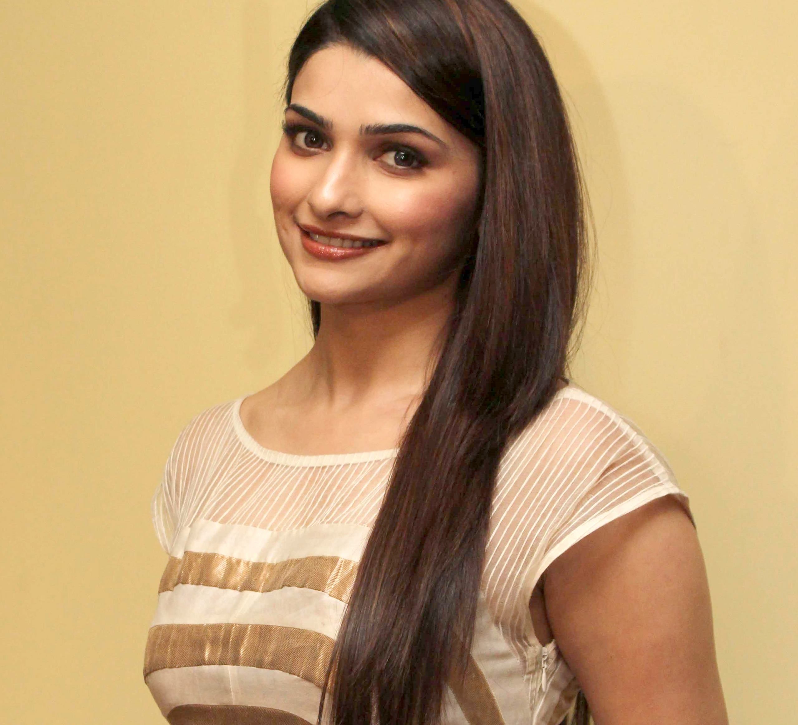 Prachi Desai Wallpapers | prachi-desai-16 - Bollywood Hungama