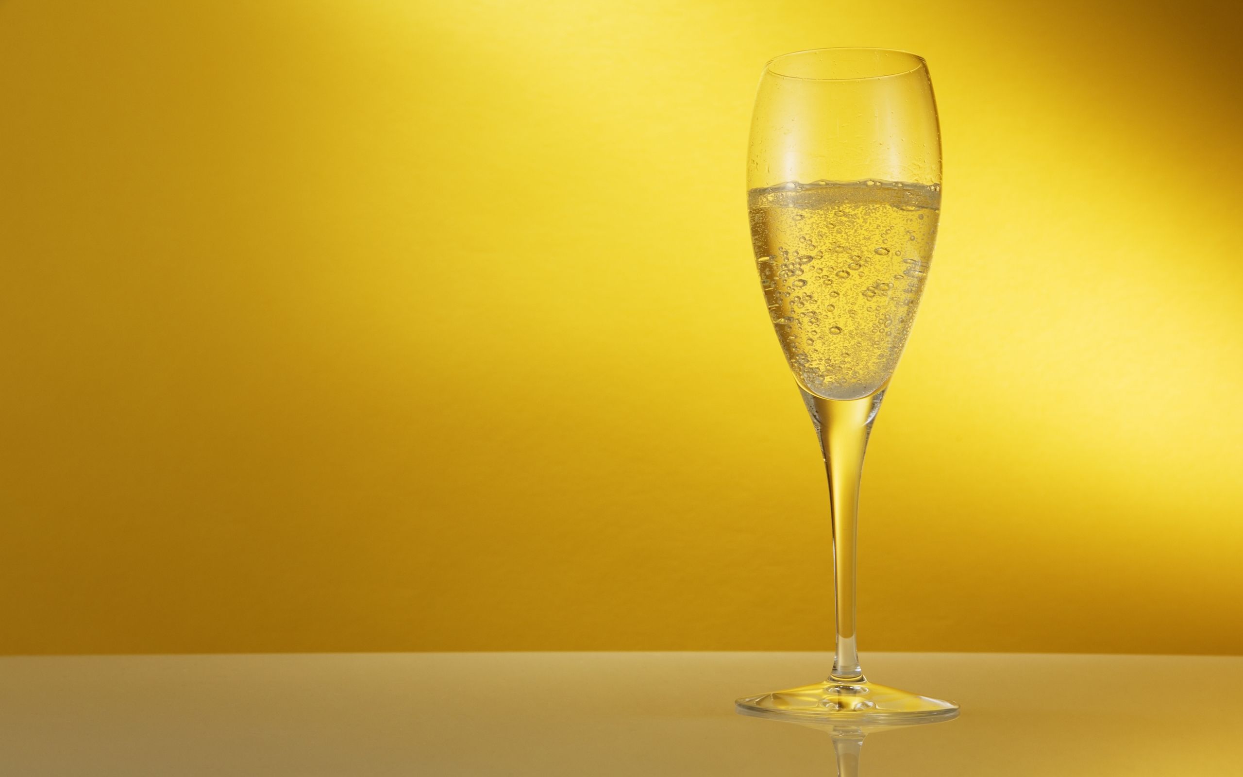 Wallpaper, champagne, wine glass, white, yellow 2560x1600