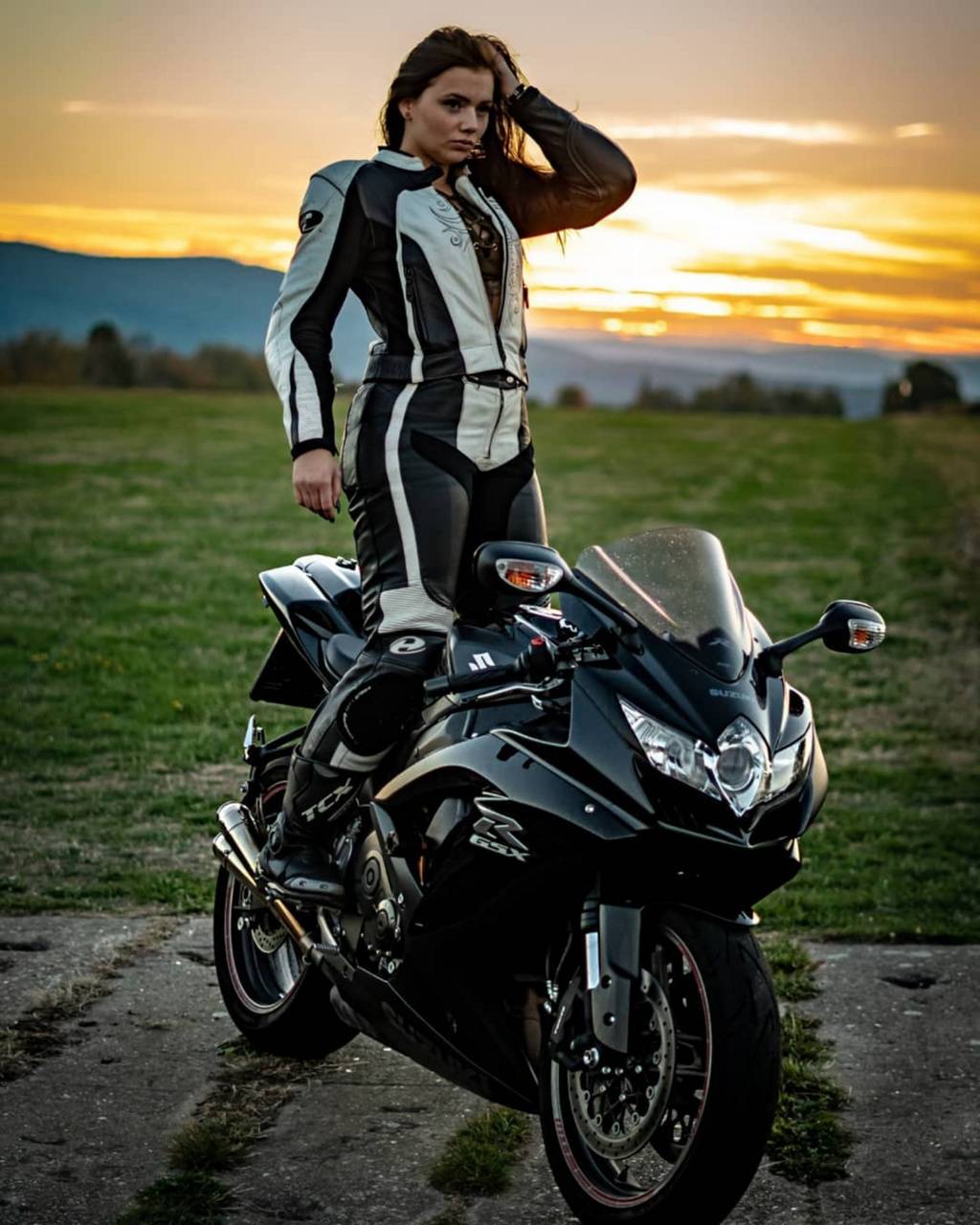 Hot Biker Girl Wearing a Black Shoei Motorcycle Helmet with a Gold Visor,  female helmet HD phone wallpaper | Pxfuel