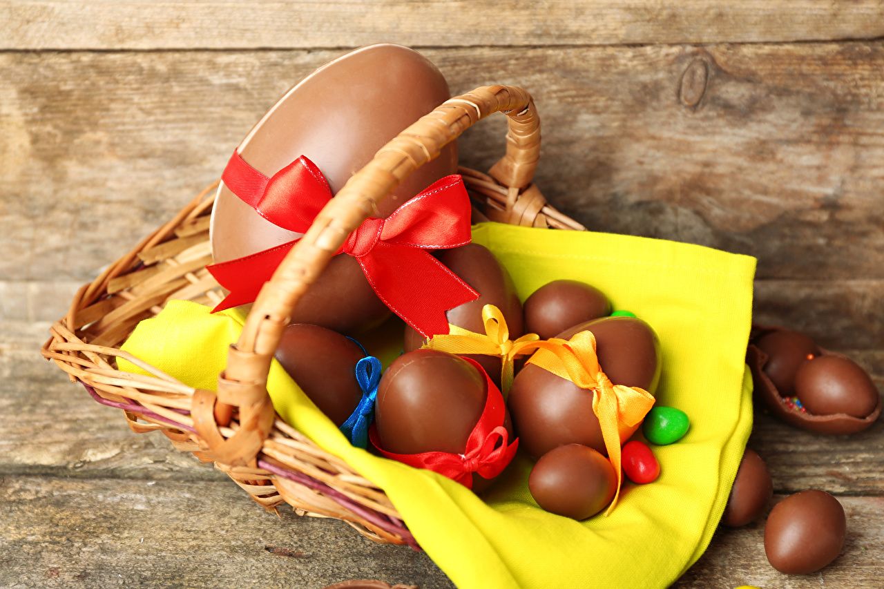 Image Easter Eggs Chocolate Wicker basket Food Bowknot Holidays