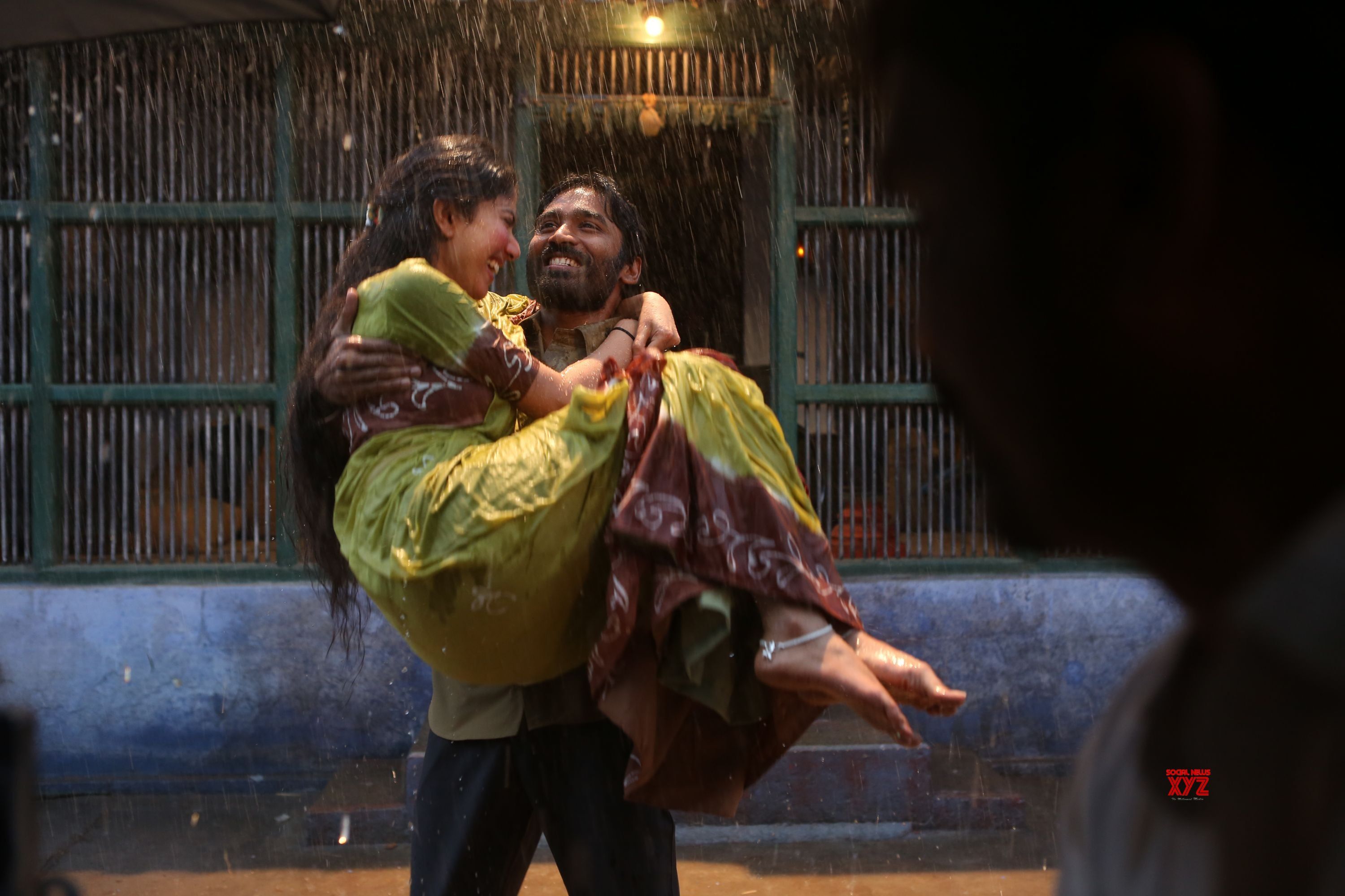 Maari 2 Vaanam Song HD Stills News XYZ