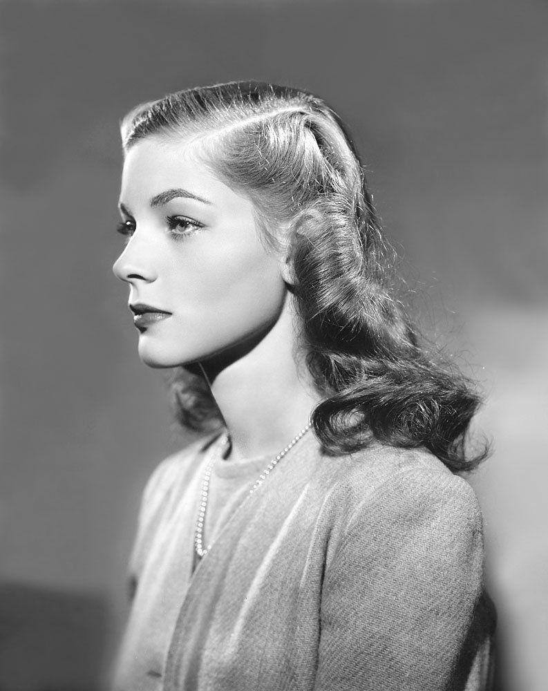 Gorgeous Photo of Lauren Bacall. Lauren bacall, Hair styles, Old hollywood stars