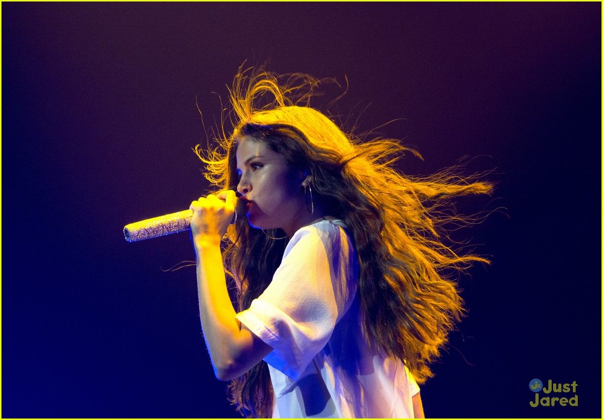 Selena Gomez: Amsterdam Concert Pics!: Photo 593658. Selena Gomez Picture. Just Jared Jr