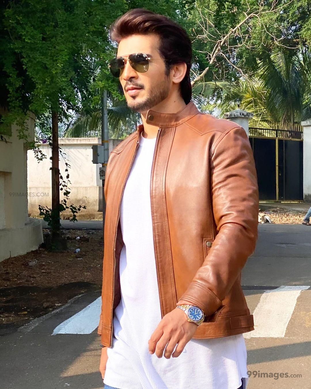 Arjun Bijlani HD Wallpaper (Desktop Background / Android / iPhone) (1080p, 4k) (1080x1349)