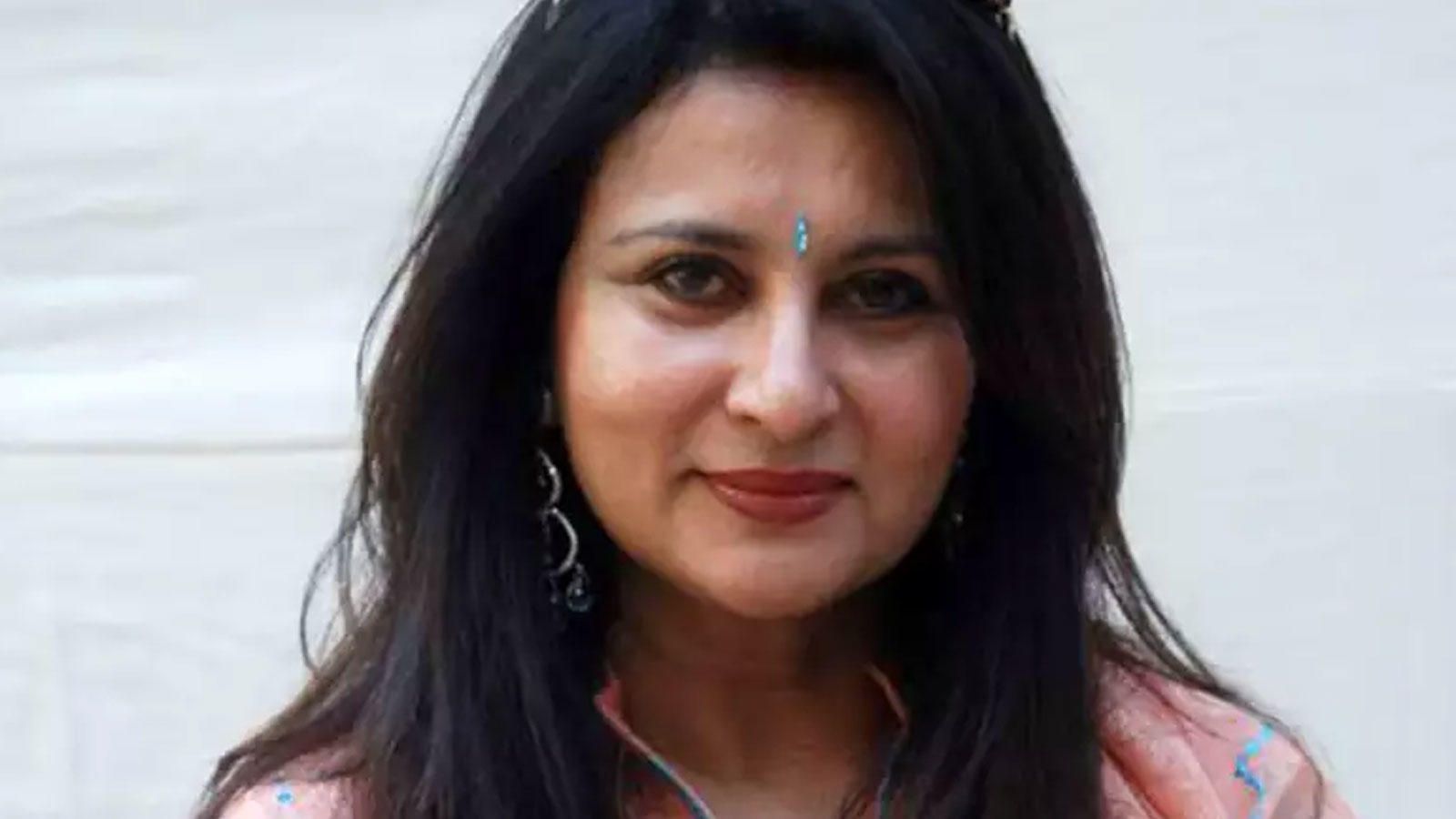 Exclusive! Poonam Dhillon's candid interview on single parenting, politics and films. Hindi Movie News of India