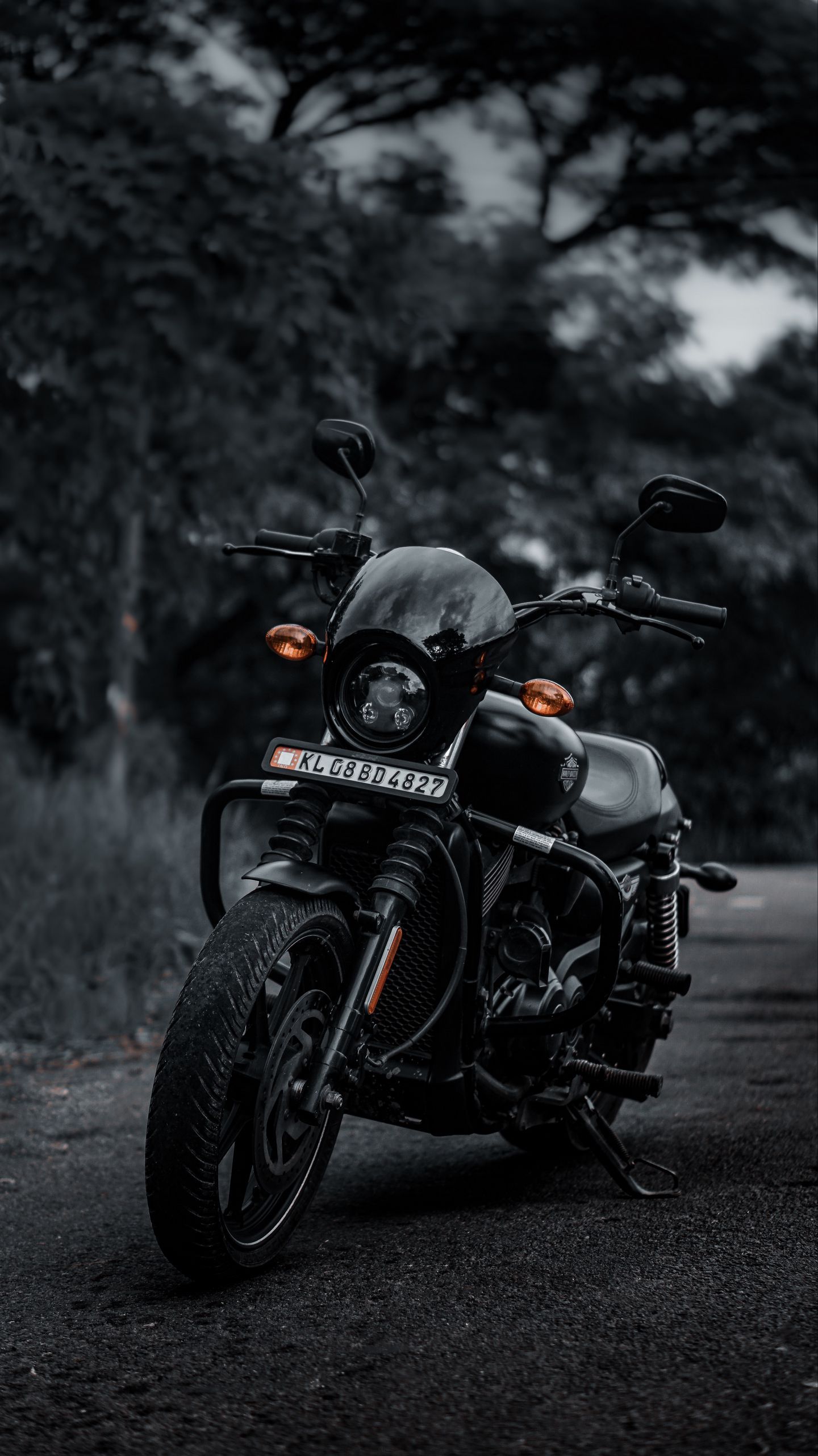 Download wallpaper 1440x2560 motorcycle, front view, bike, bw, headlight qhd samsung galaxy s s edge, note, lg g4 HD background