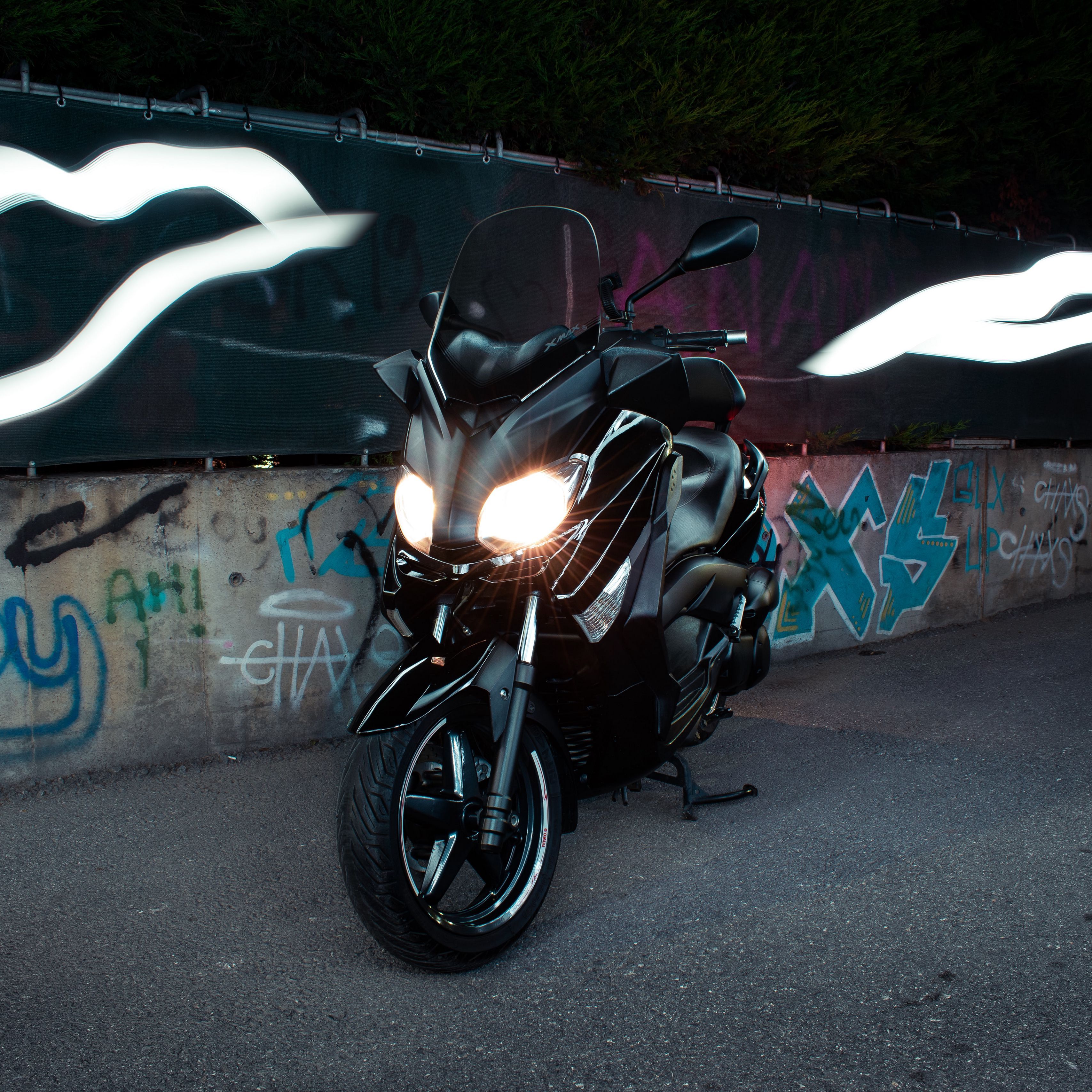 Download wallpaper 3415x3415 motorcycle, bike, headlights, glow, black ipad pro 12.9 retina for parallax HD background