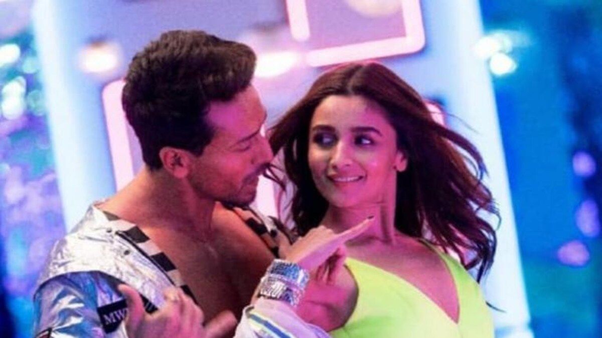 Alia Bhatt and Tiger Shroff are too hot to handle in Student of The Year 2 Hook Up song. Watch video