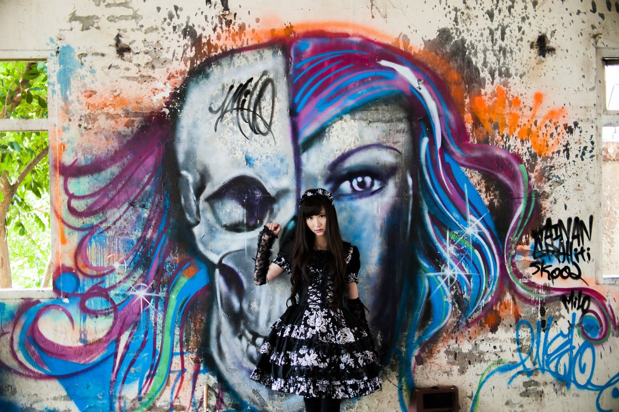 Wallpaper, women, model, Asian, wall, skull, graffiti, street art, ART 2048x1363