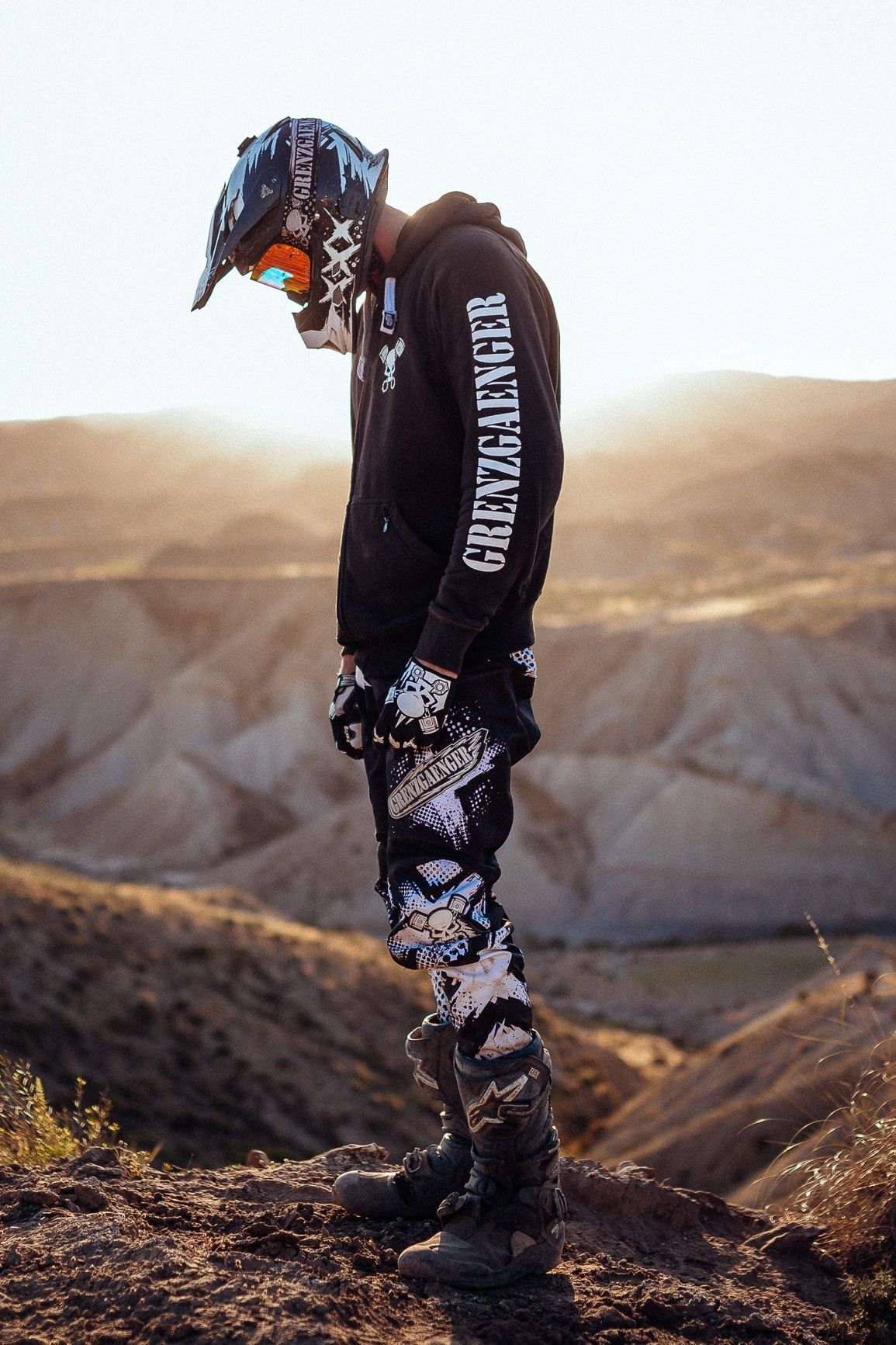 Grenzgaenger in Malaga. Bike photohoot, Dirt bike girl, Bike photography