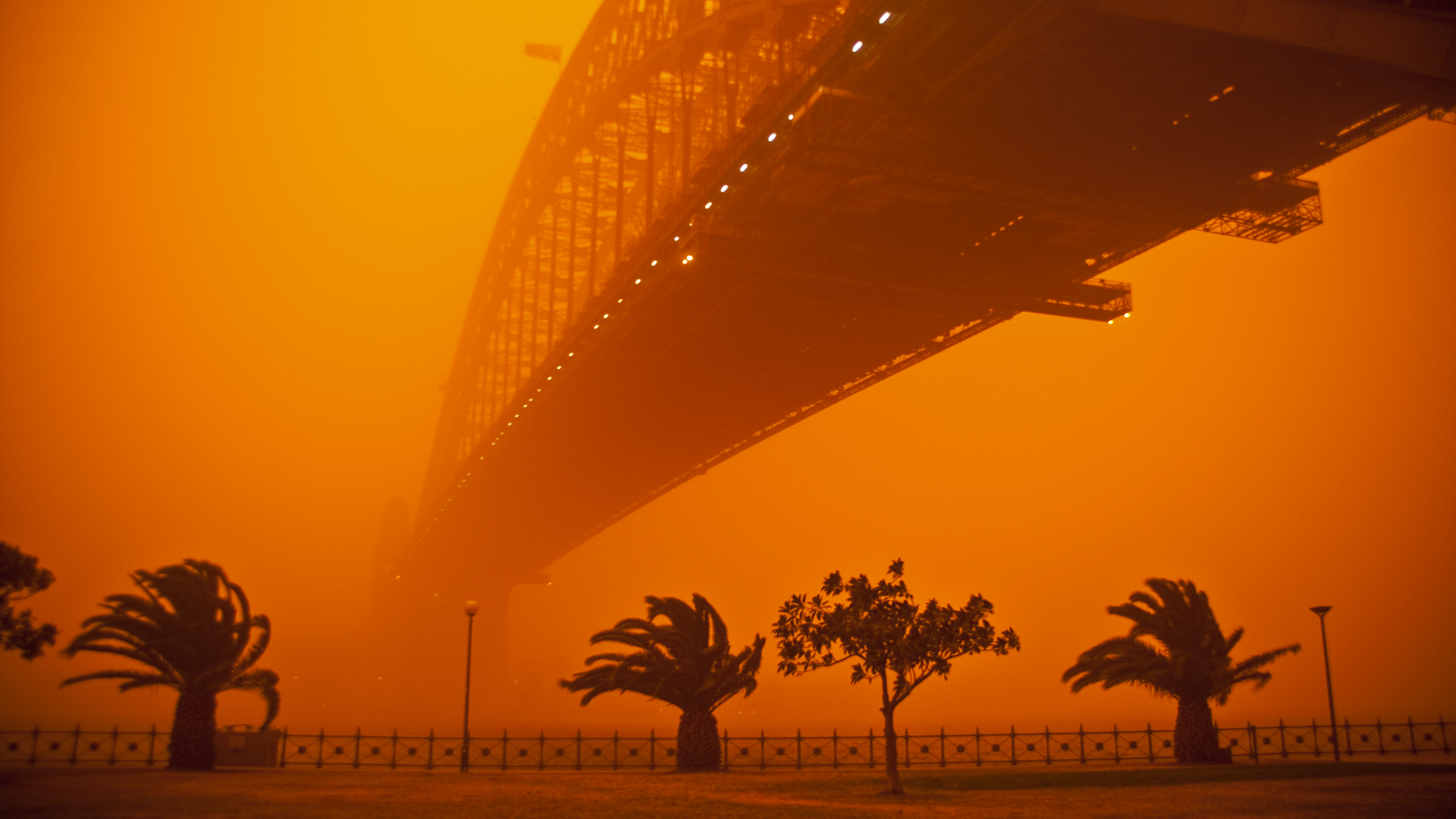 The Sydney Dust Storm in 2009 [3840x2160]