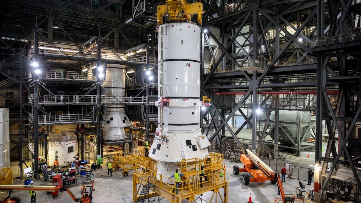 NASA begins assembling the rocket for Artemis moon mission