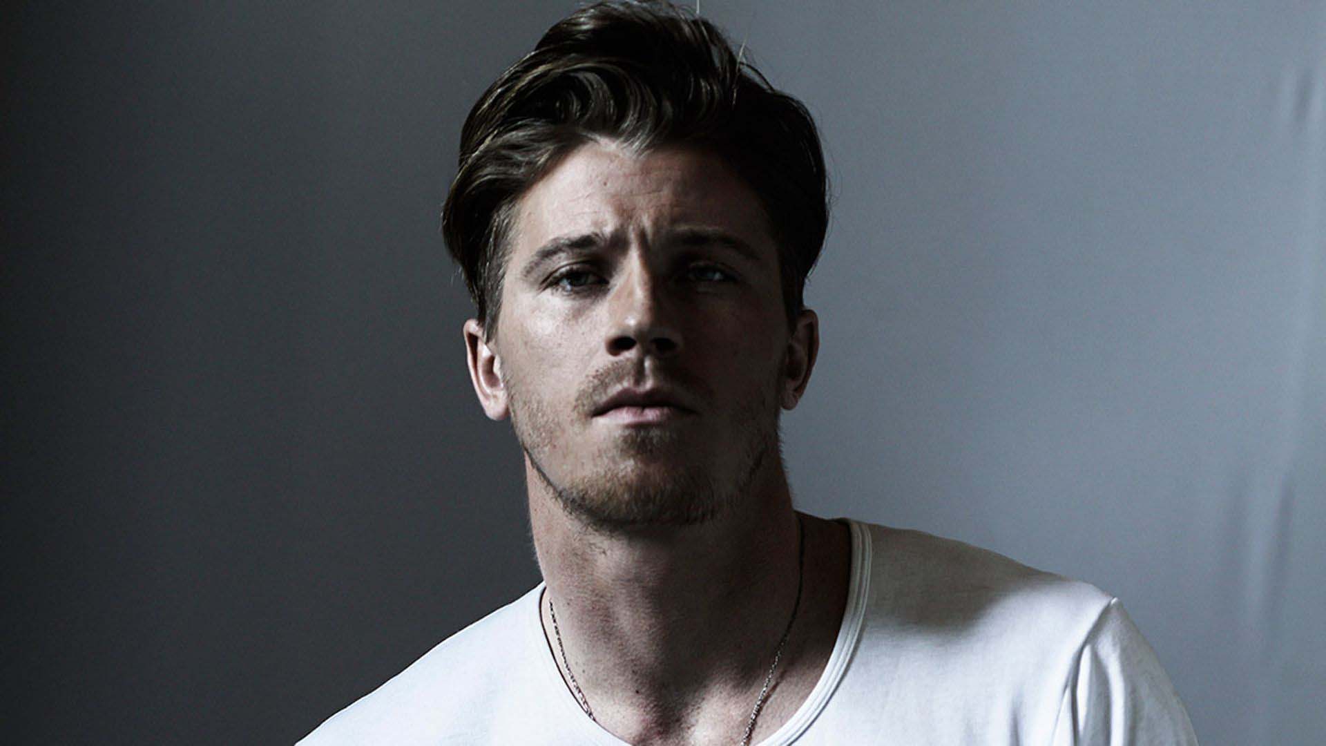 Sam Flynn Garrett Hedlund Wallpapers Wallpaper Cave