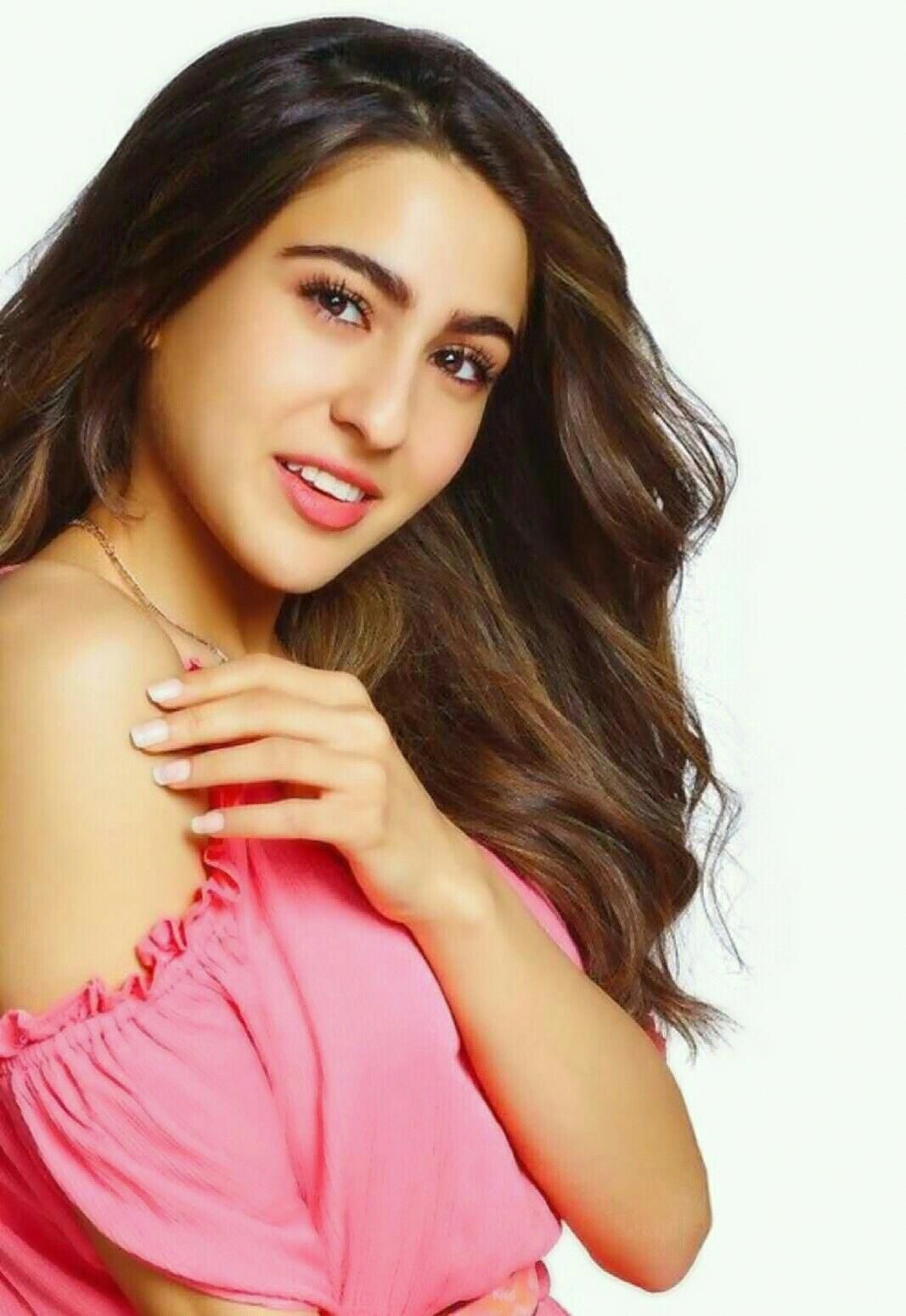 Sara ali khan latest pics hd, sara ali khan photo hd, sara ali khan love aajkal2, sara ali khan new tv ad pics, sara ali. Sara ali khan, Latest image, Cool