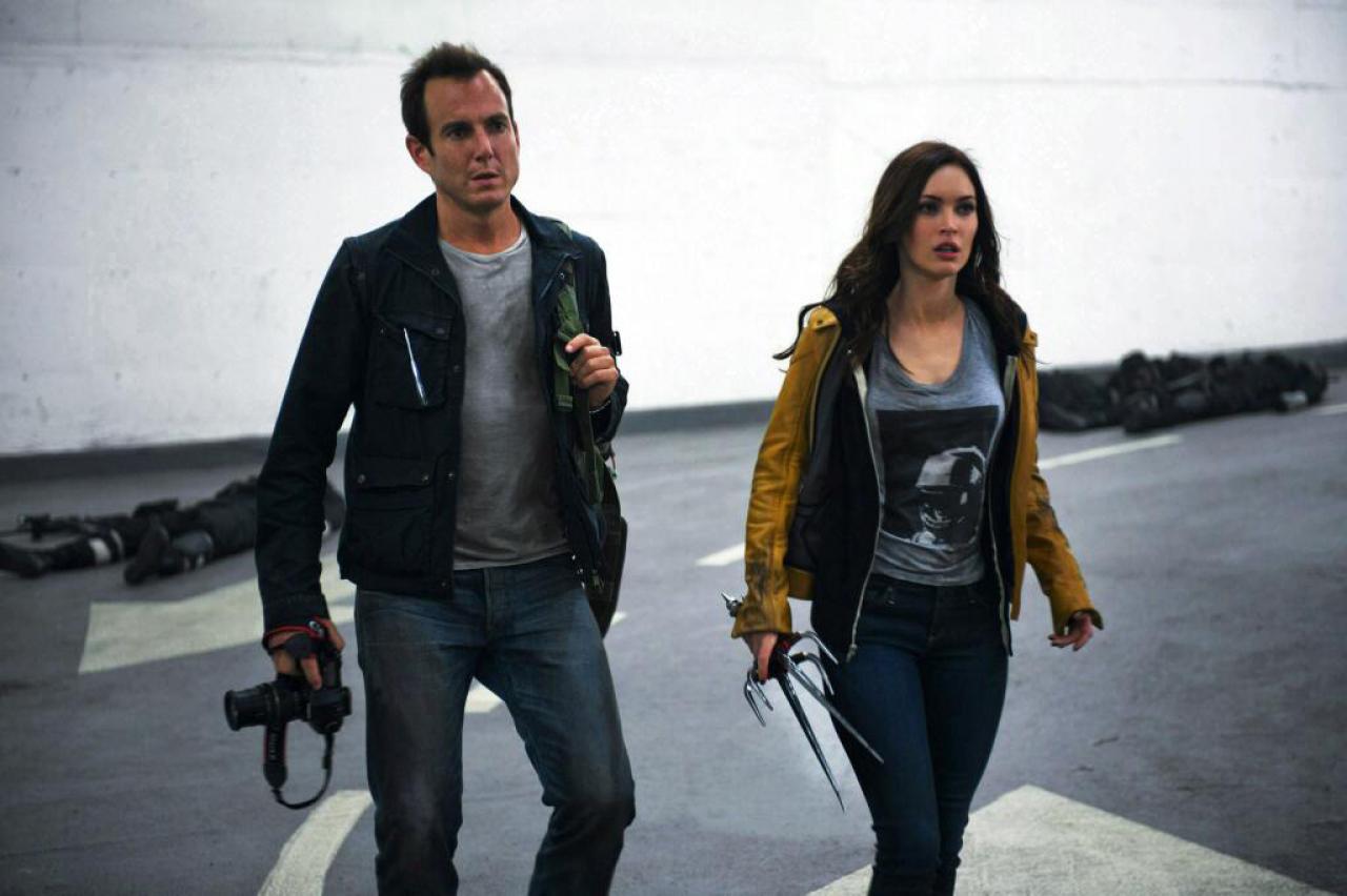 New Pics of Megan Fox as April O'Neil in TEENAGE MUTANT NINJA TURTLES