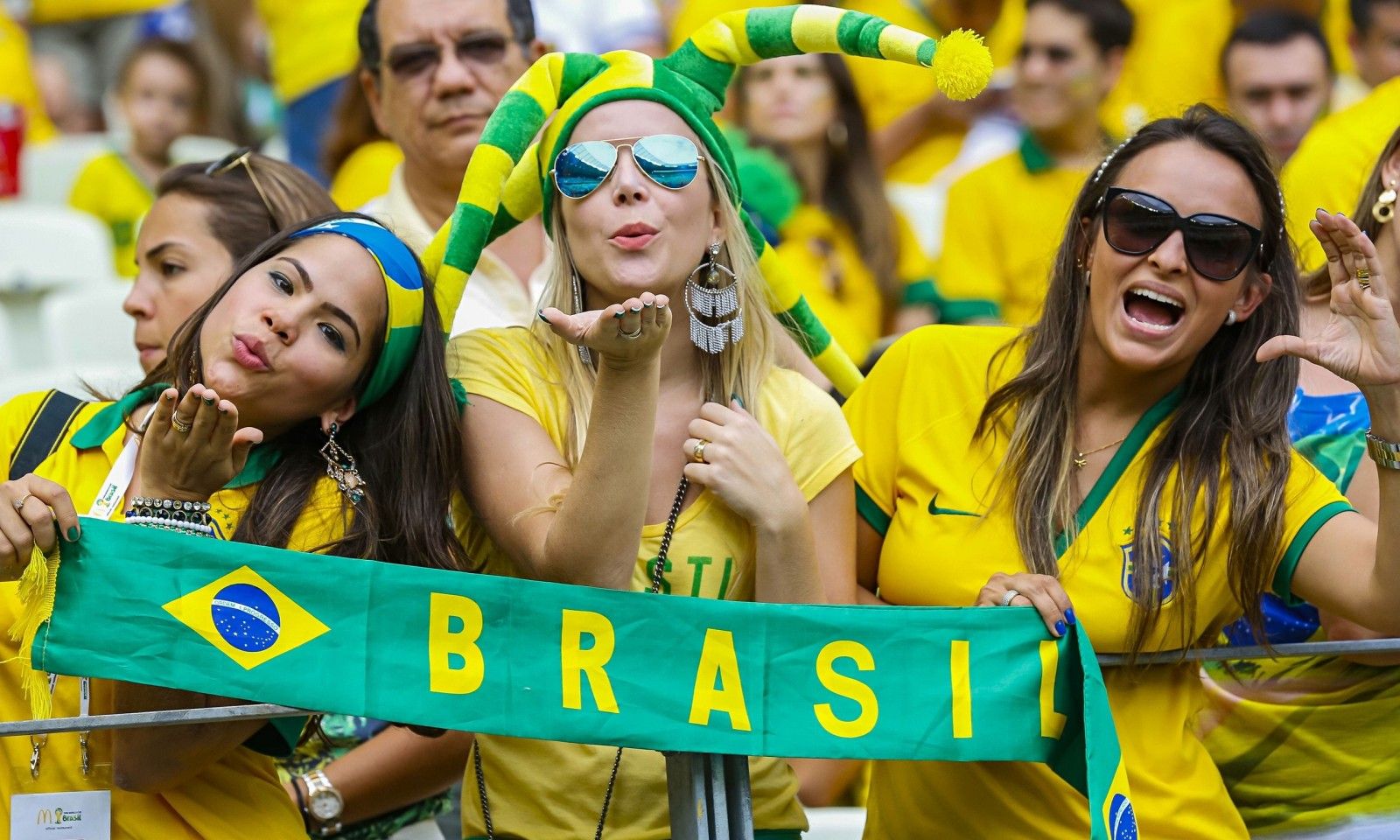 Wallpaper, women, sunglasses, Brasil Girls, Brazilian, Brazil, Football Fans, Sending Kiss, event, Carnival, festival 2560x1536
