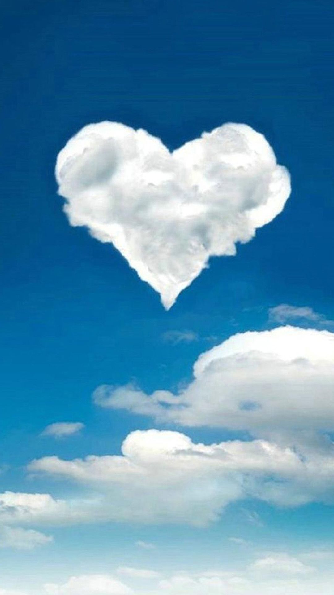 Romantic heart clouds Wallpaper