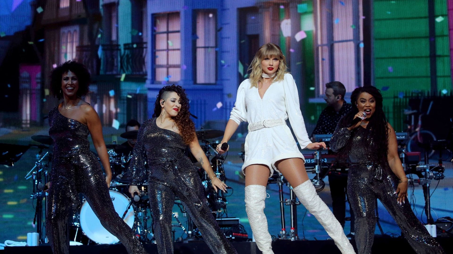 White Dress Wearing Taylor Swift Is Dancing On Stage HD Taylor Swift Wallpaper