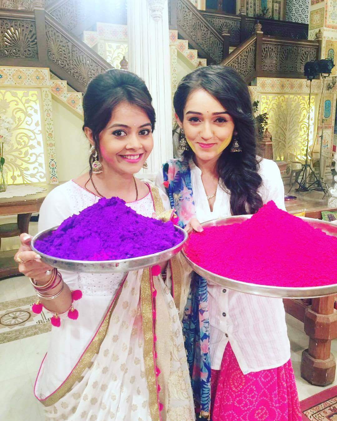 gray wallpaper: Tanya Sharma picture and Wallpaper