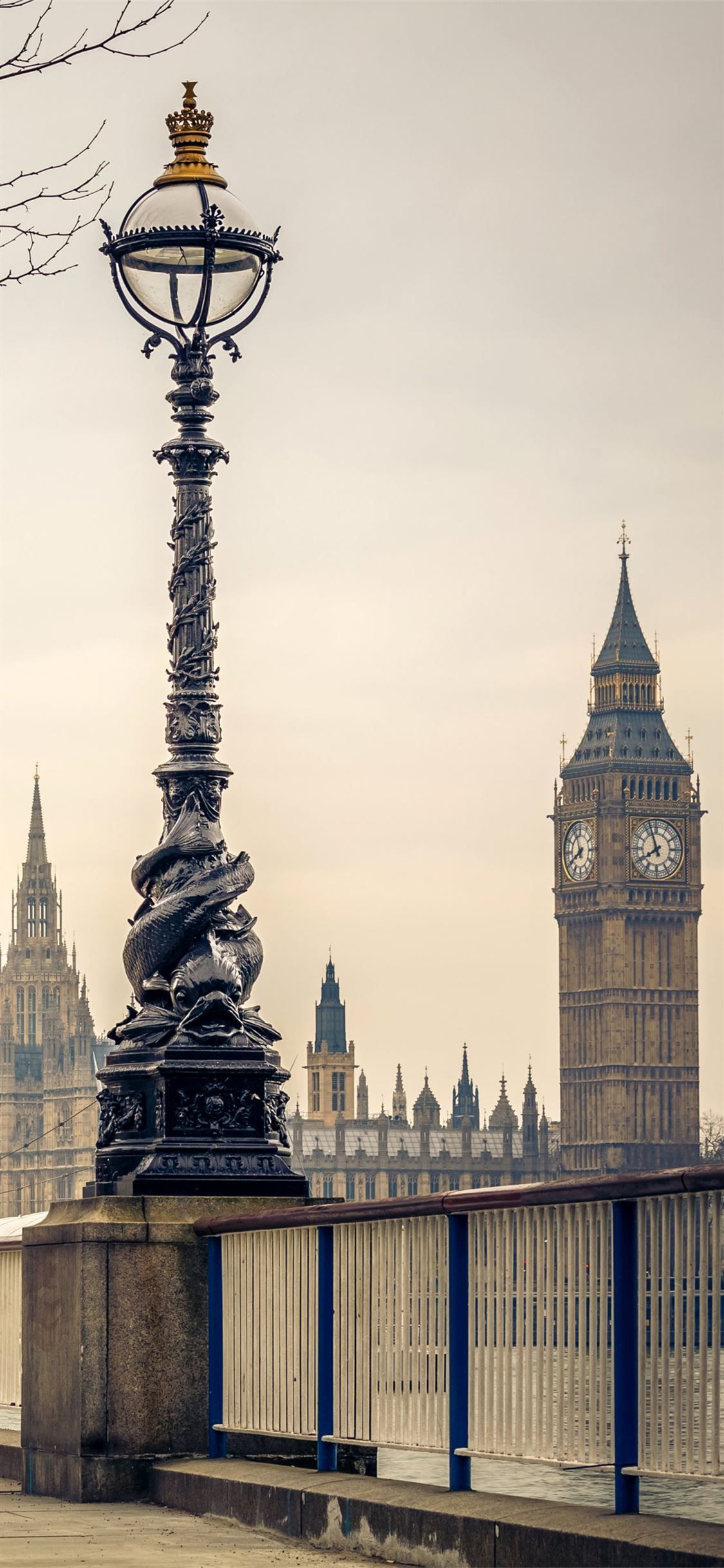 Westminster Palace #WestminsterPalace mostbeautifulplacestovisit #England #unitedkingdom #iPhoneX. London wallpaper, Europe wallpaper, iPhone wallpaper london
