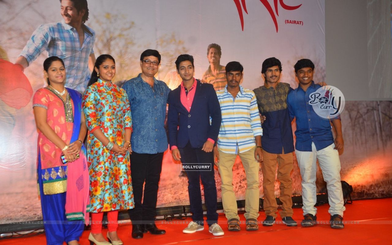 Wallpaper Rajguru, Sachin Pilgaonkar and Akash Thosar at the success bash of Sairat! size:1280x800