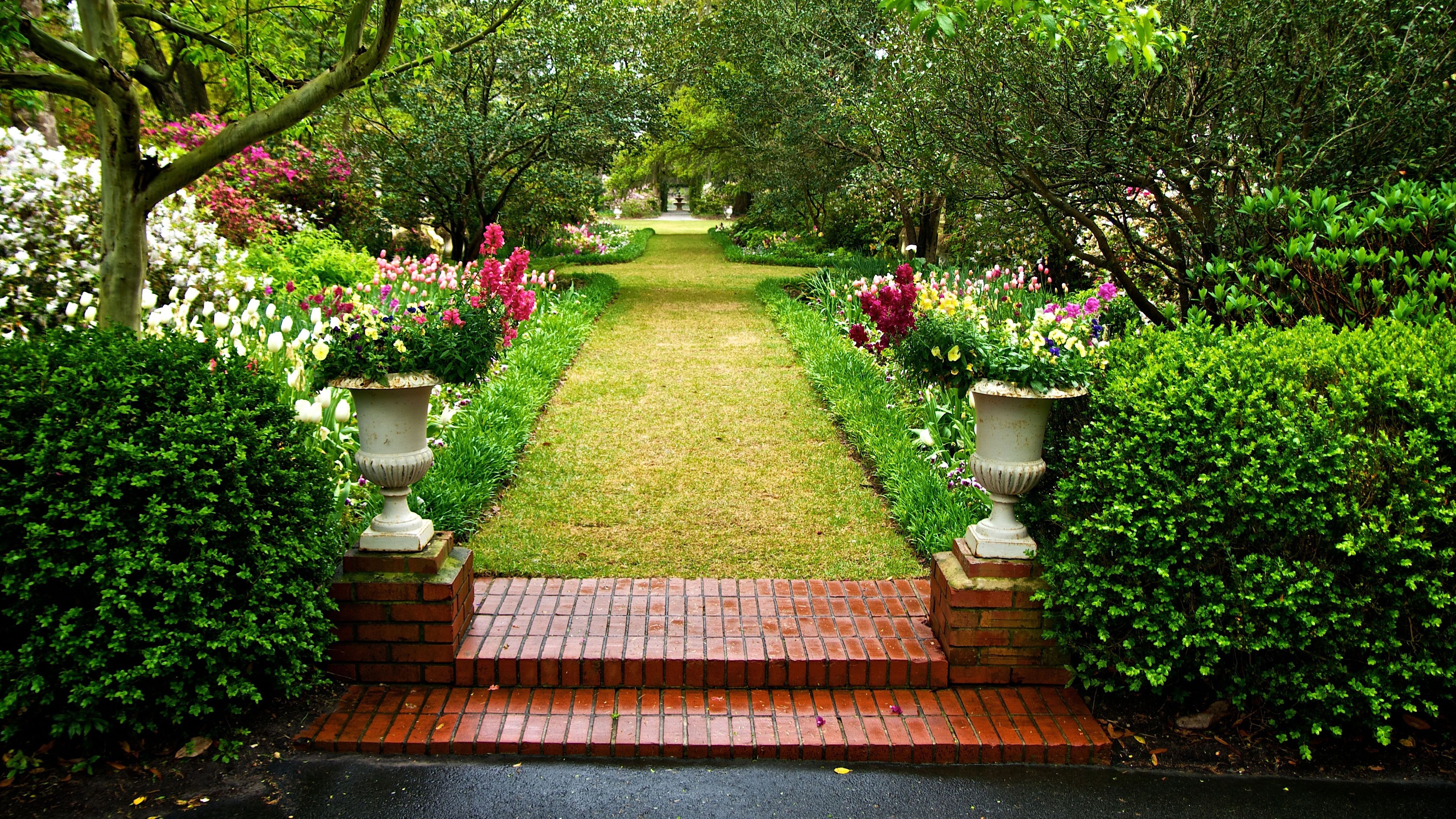 This garden is beautiful in our town. Флауэрс Гарден парк. Хелен парк+ ландшафт. Гарден сад Garden Sad. Аллея в саду.