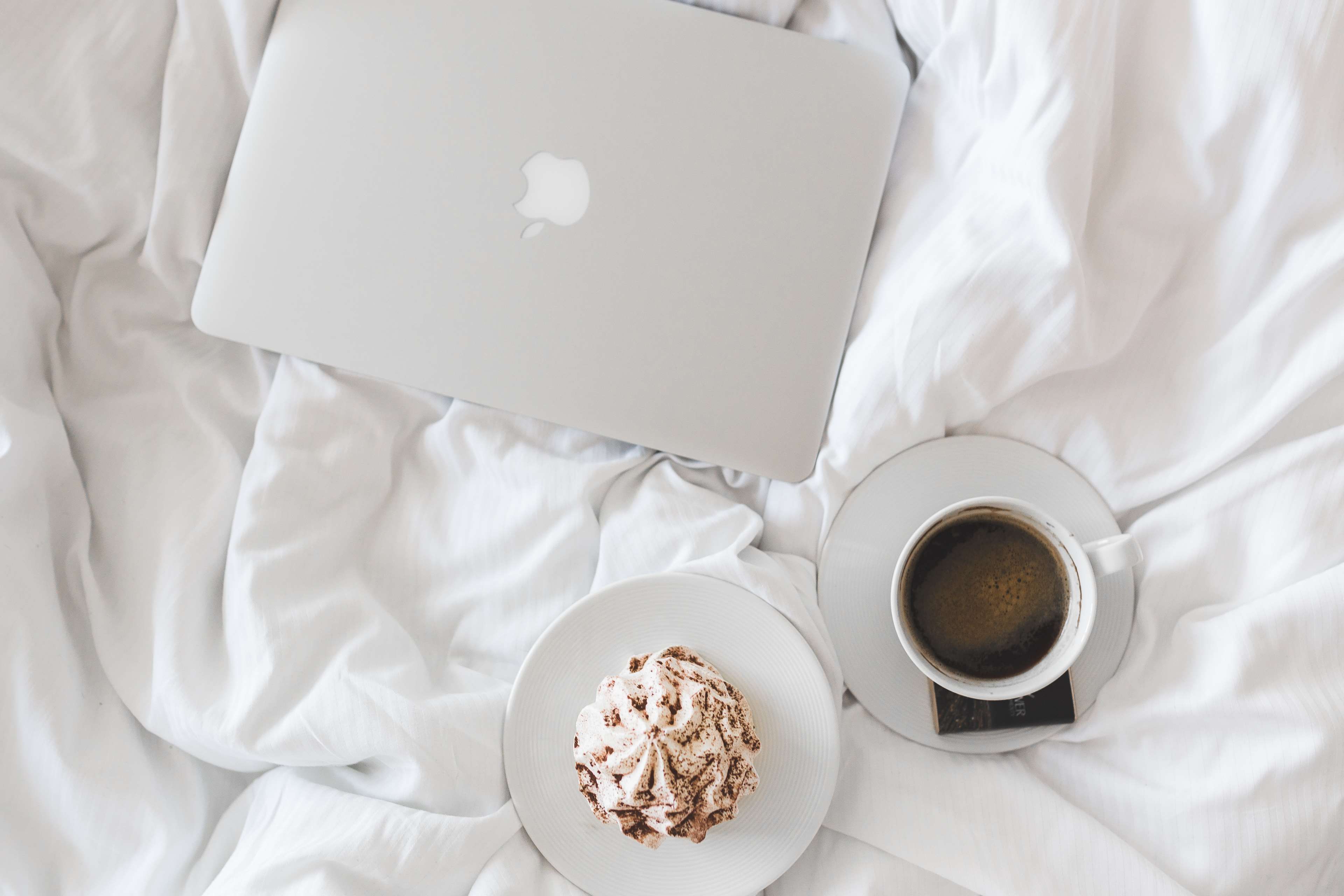 apple, bed, bedroom, break, breakfast, cake, clean, coffee, computer, cup, drink, home, laptop, learning, lifestyle, macbook, minimal, morning, read, study, success, tech, technology, top view, white, work 4k wallpaper