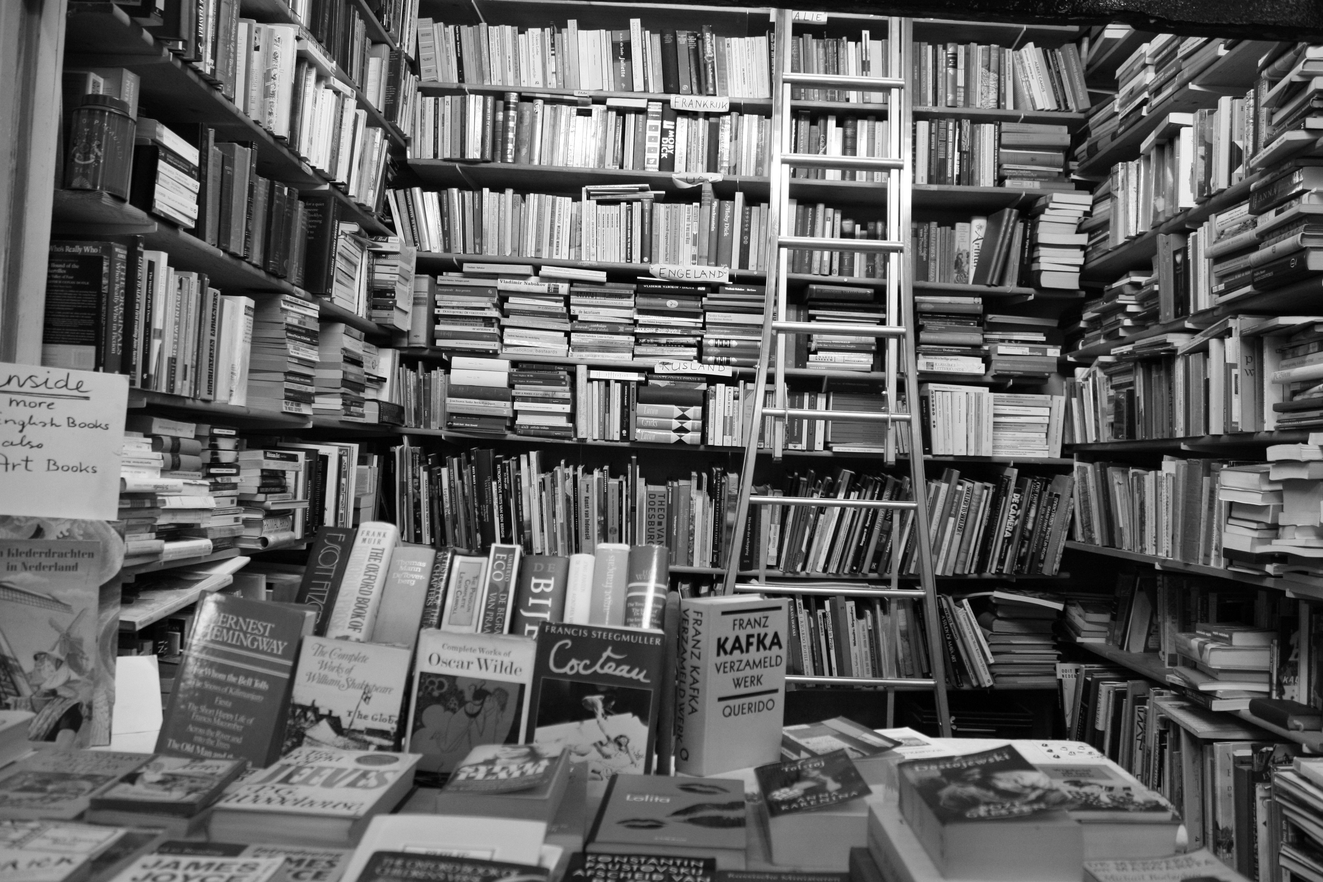 Wallpaper, building, books, Oscar Wilde, Ernest Hemingway, Franz Kafka, black and white, monochrome photography, bookselling 4272x2848