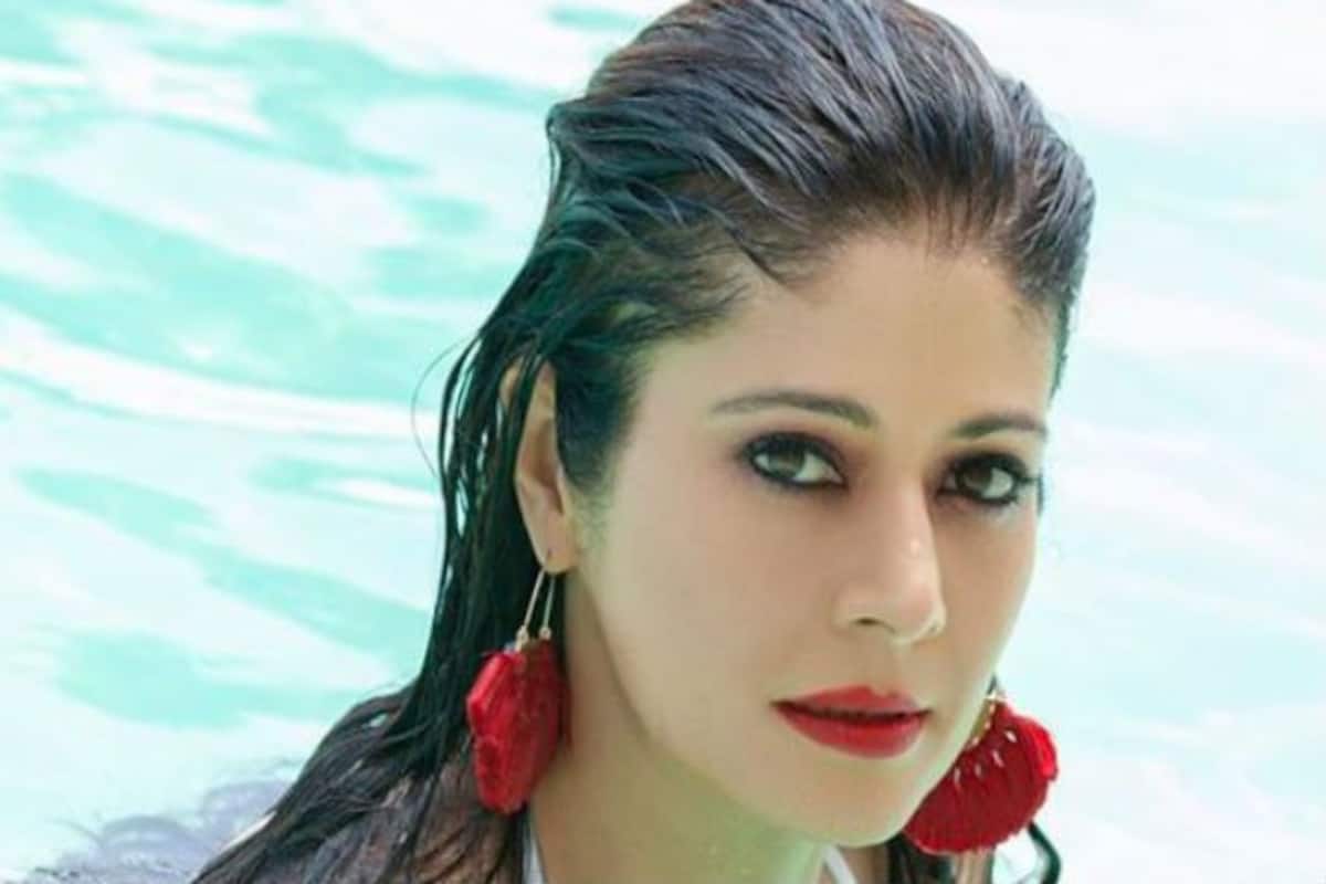Pooja Batra hot bikini picture