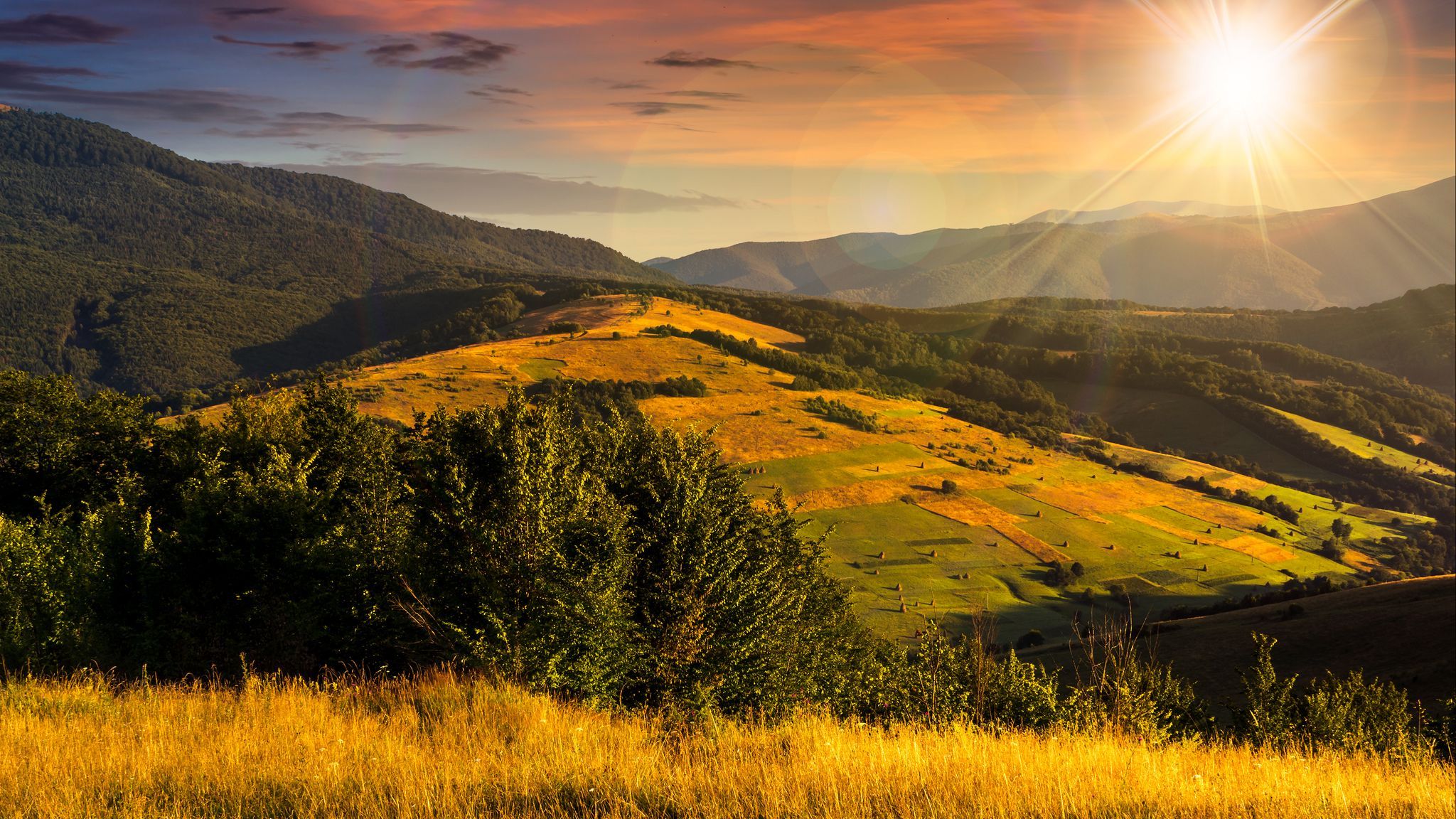 Download wallpaper 2048x1152 valley, mountains, sunshine, summer ultrawide monitor HD background