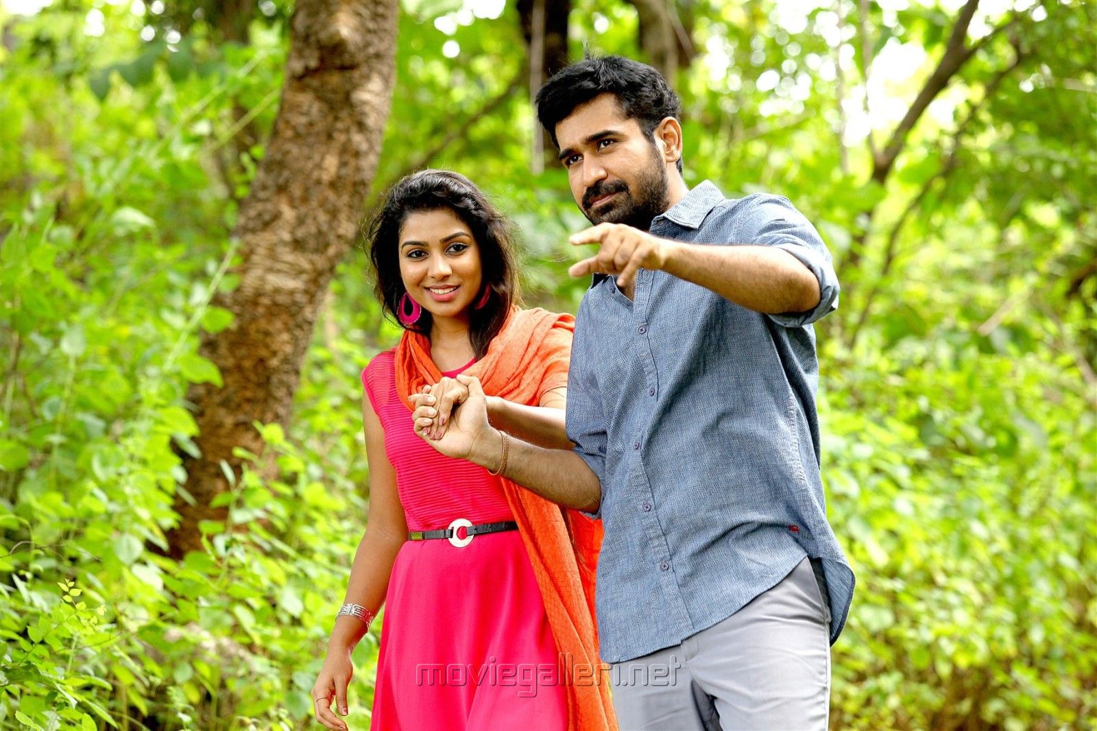 Pichaikaran Movie Image. Vijay Antony. Satna Titus. New Movie Posters
